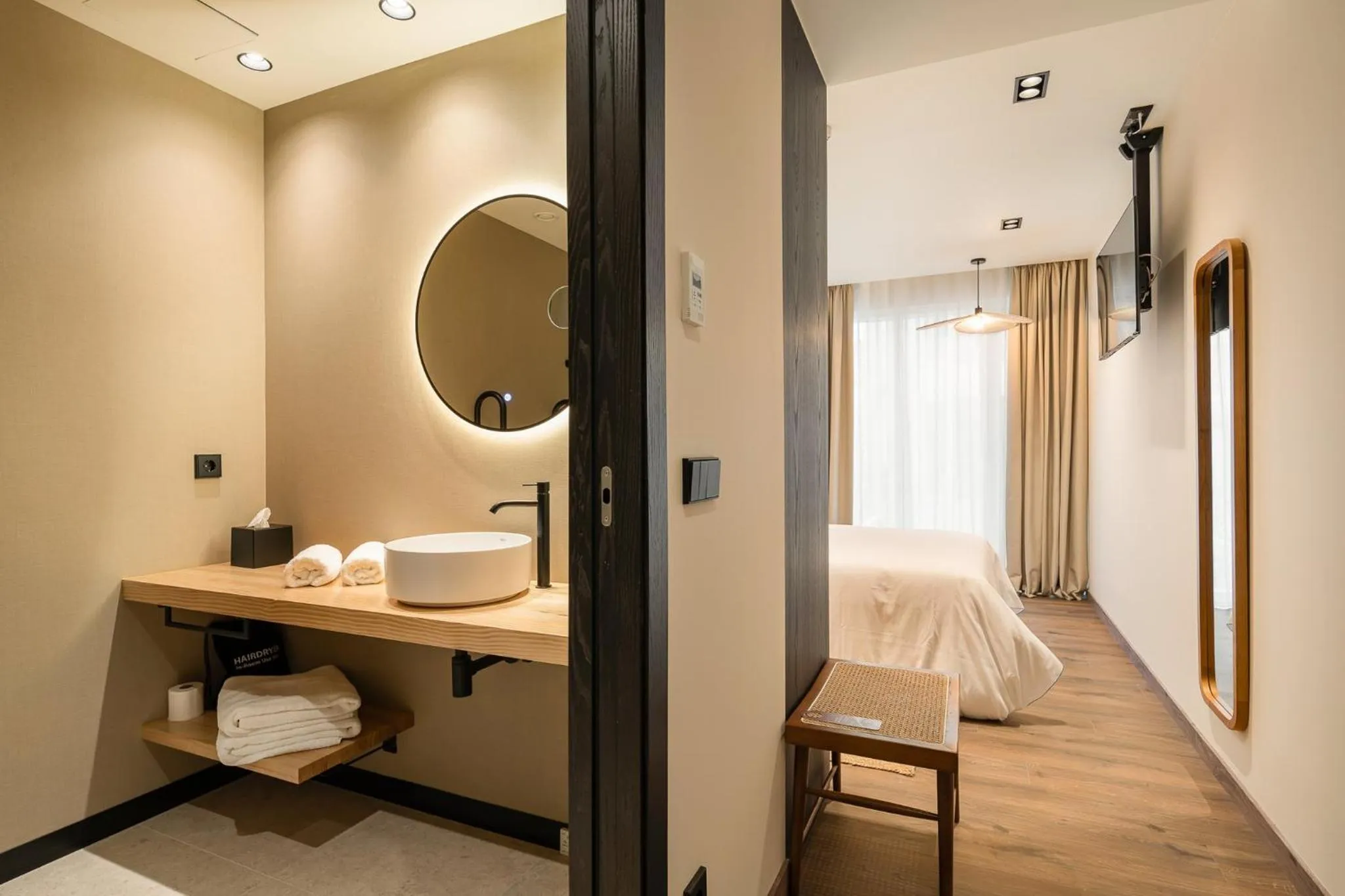 Bathroom, Bed in Sercotel EsteOeste