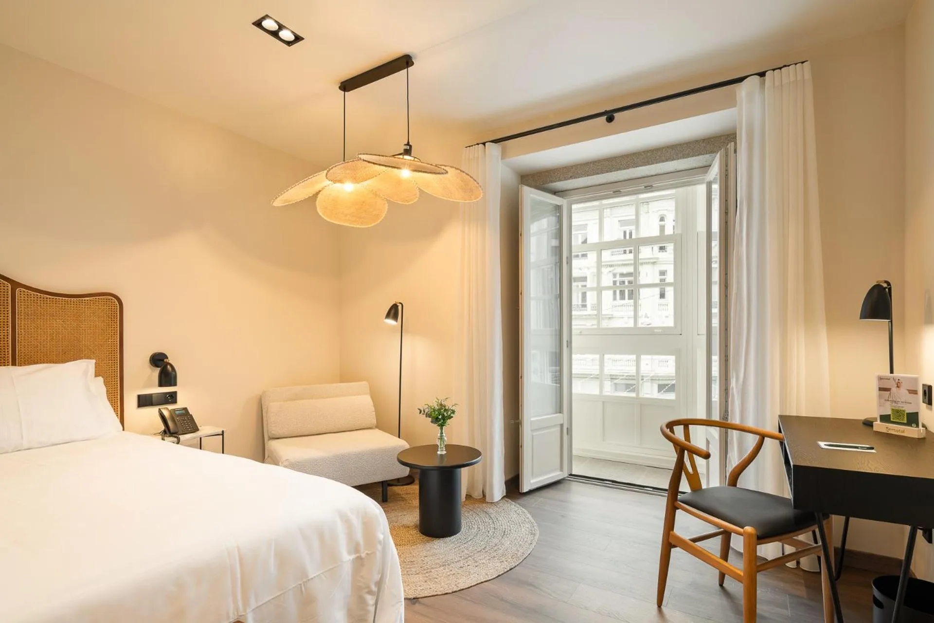 Photo of the whole room, Bed in Sercotel EsteOeste