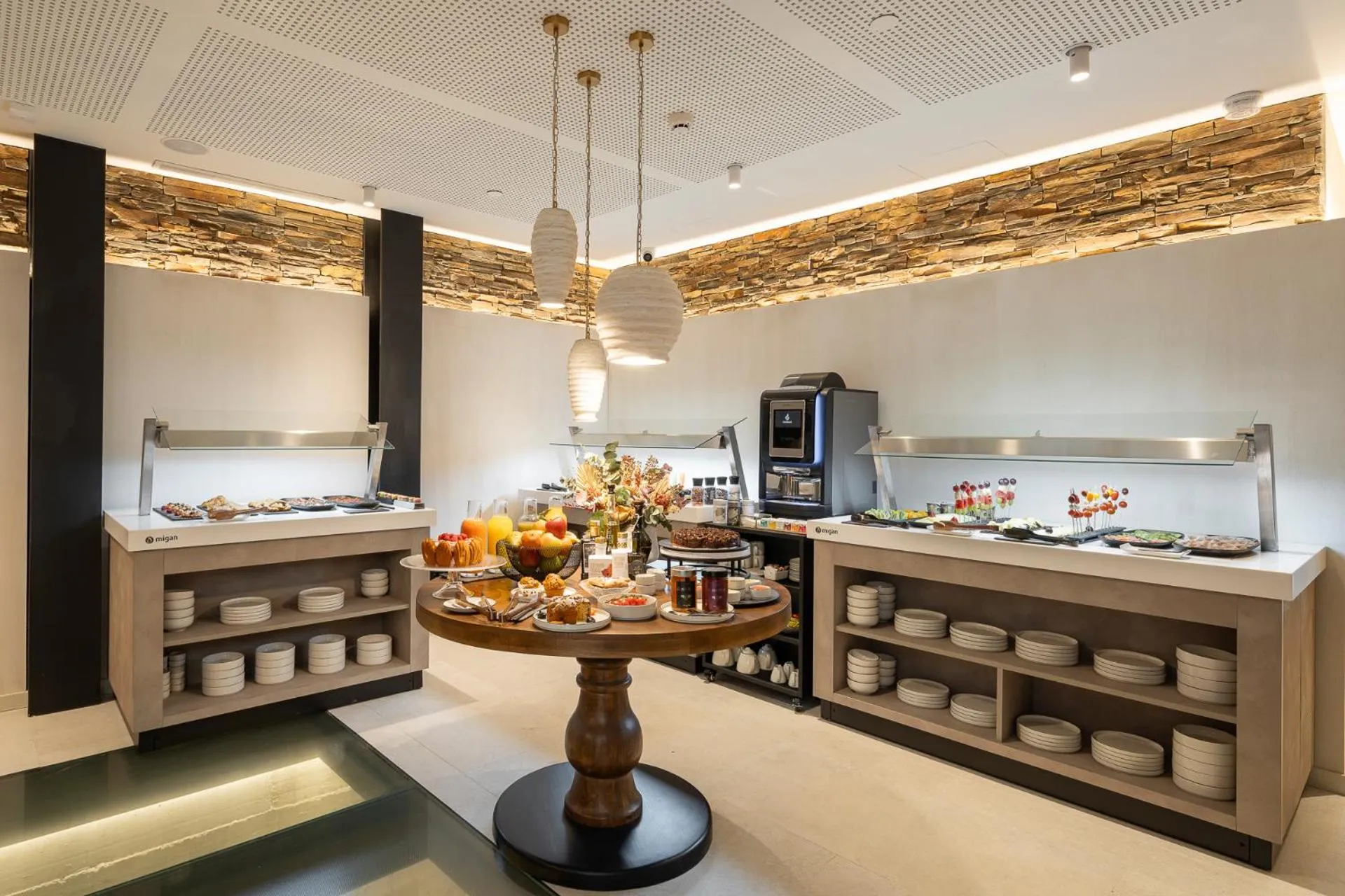 Breakfast in Sercotel EsteOeste