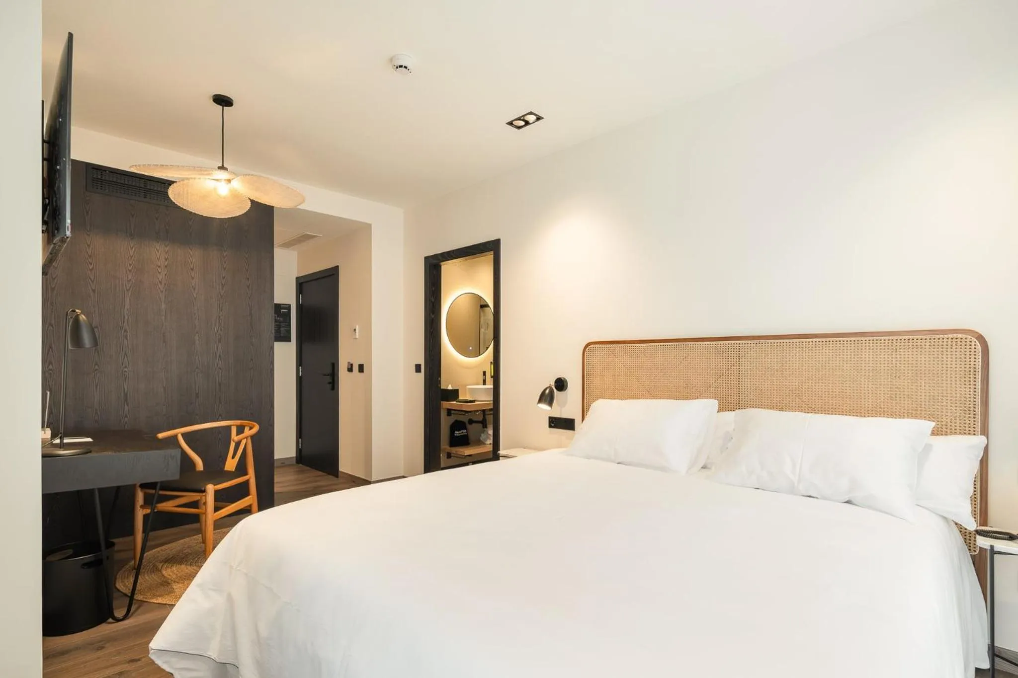 Photo of the whole room, Bed in Sercotel EsteOeste