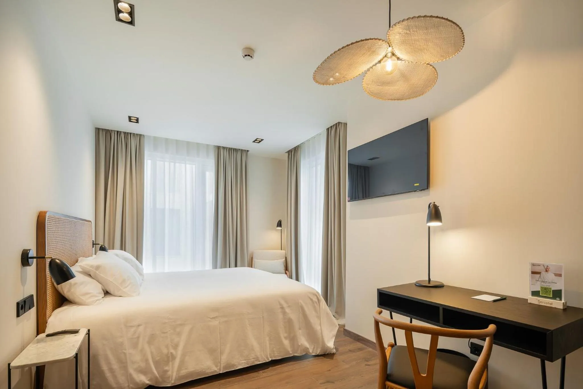 Photo of the whole room, Bed in Sercotel EsteOeste