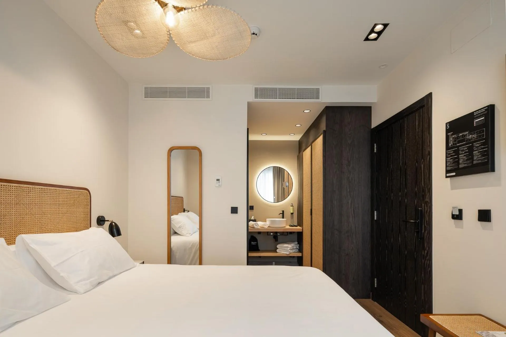 Bedroom, Bed in Sercotel EsteOeste