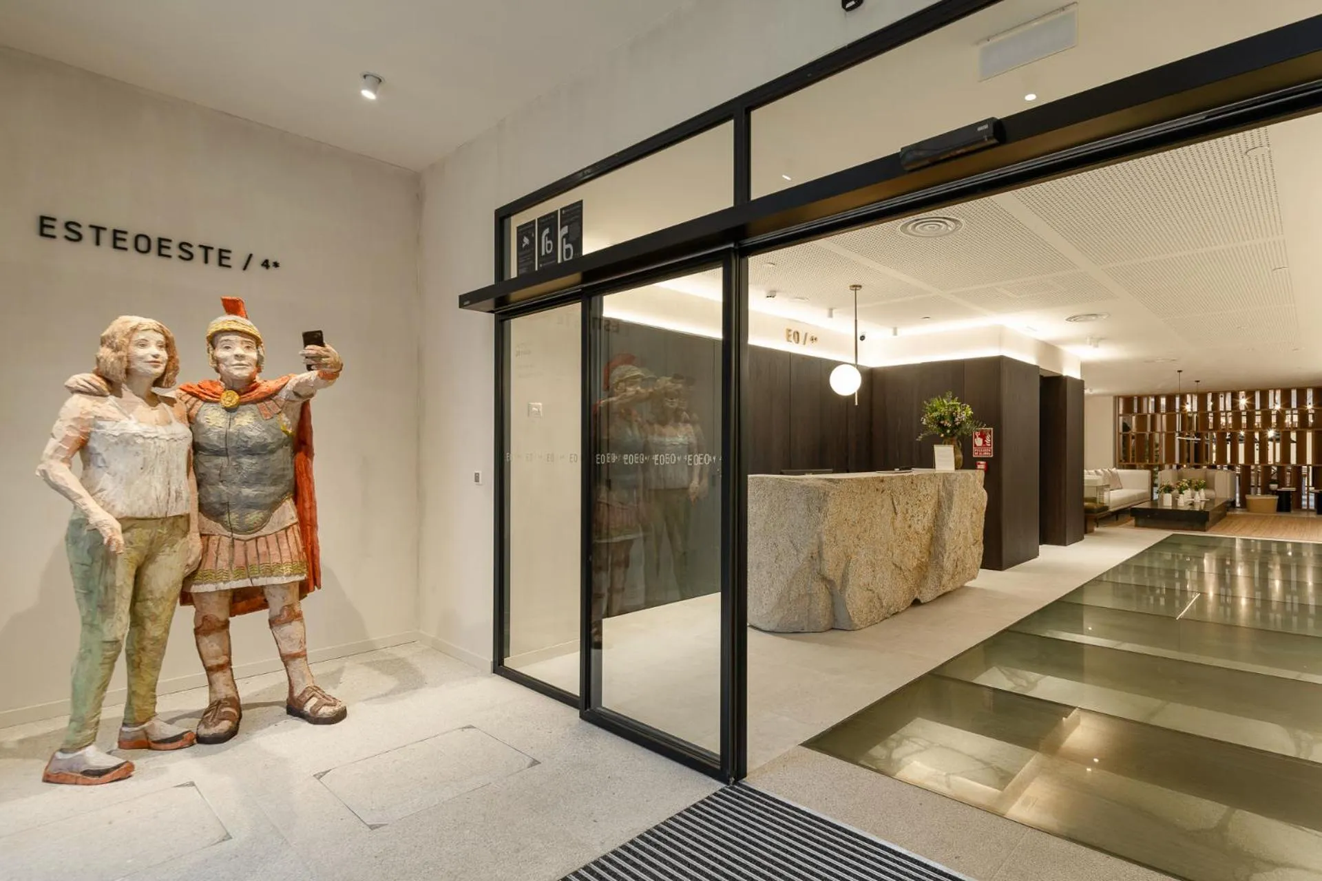 Facade/entrance in Sercotel EsteOeste