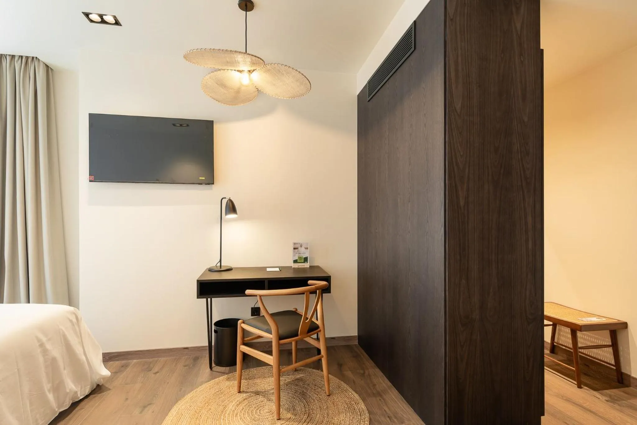 Photo of the whole room, Bed in Sercotel EsteOeste