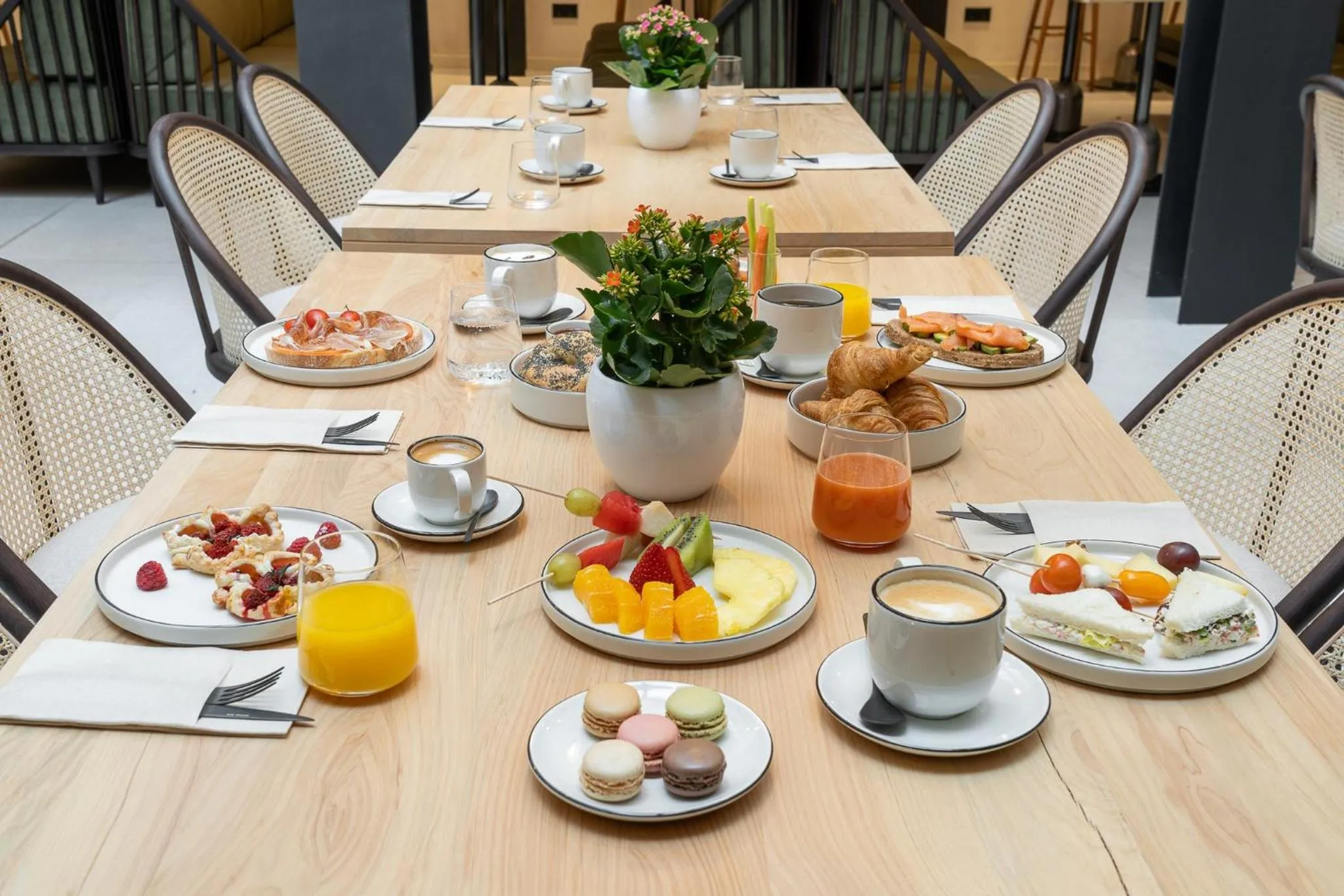 Buffet breakfast in Sercotel EsteOeste