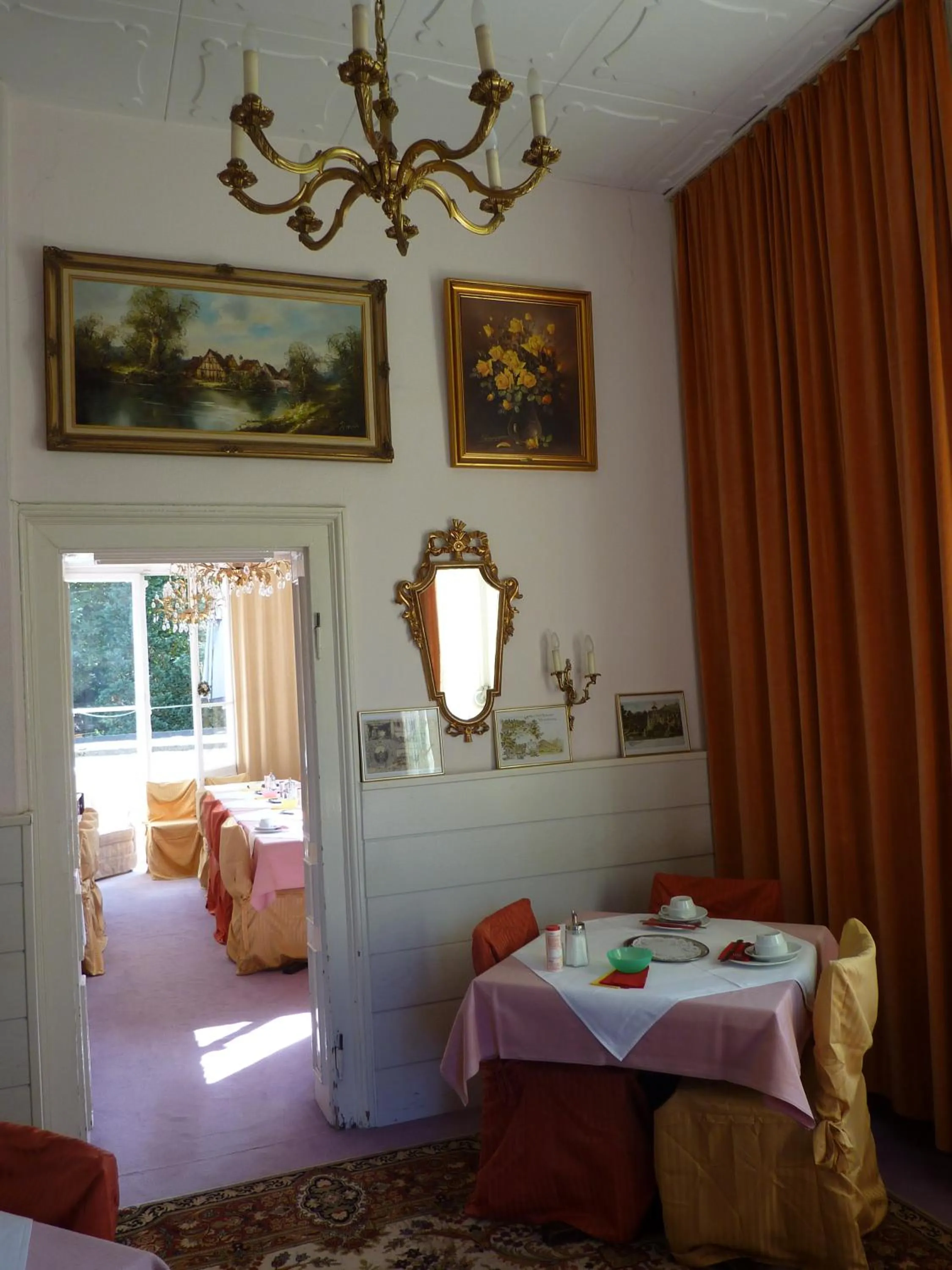Restaurant/places to eat, Bed in Hotel Waldfriede