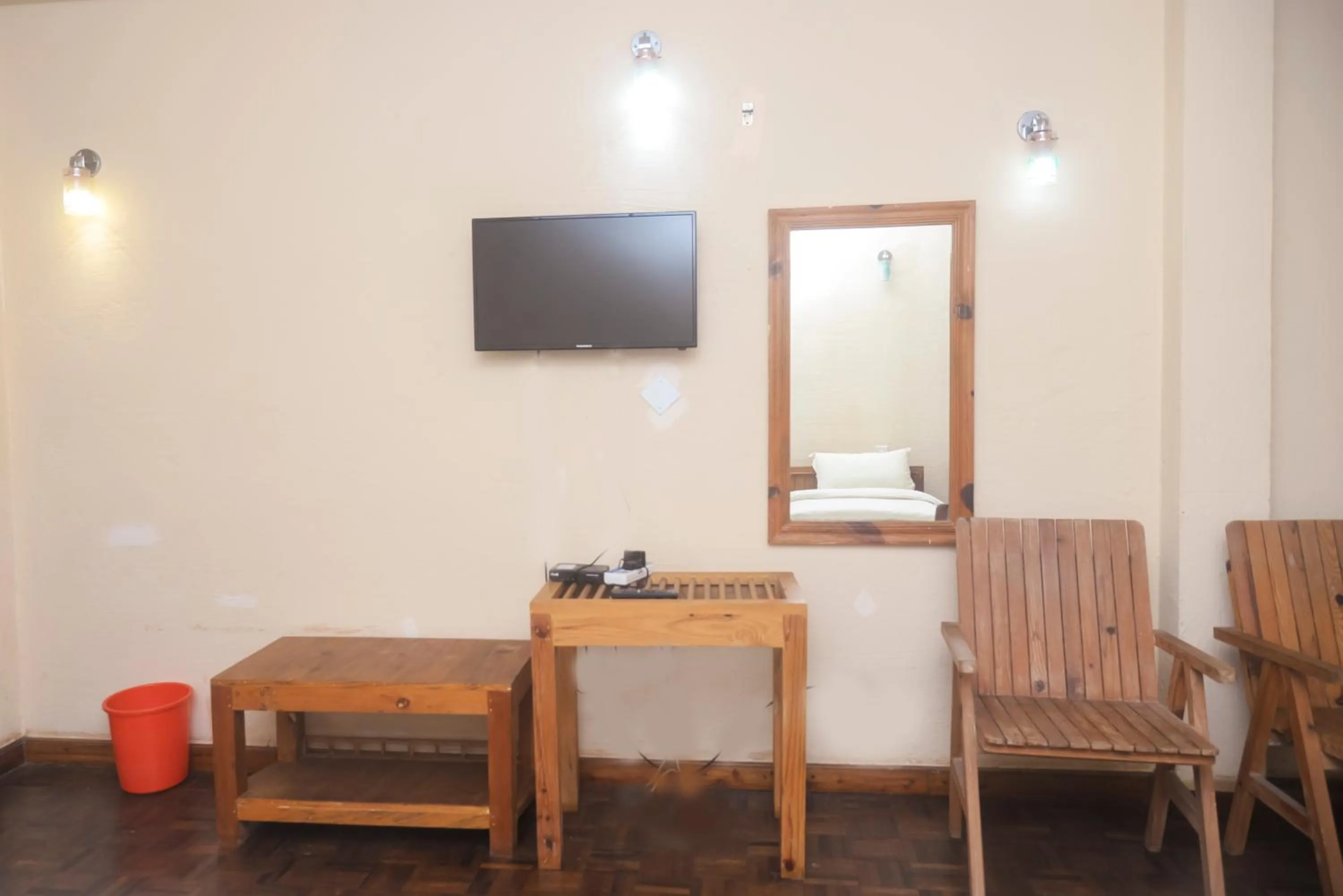 TV and multimedia in Chitwan Paradise Hotel