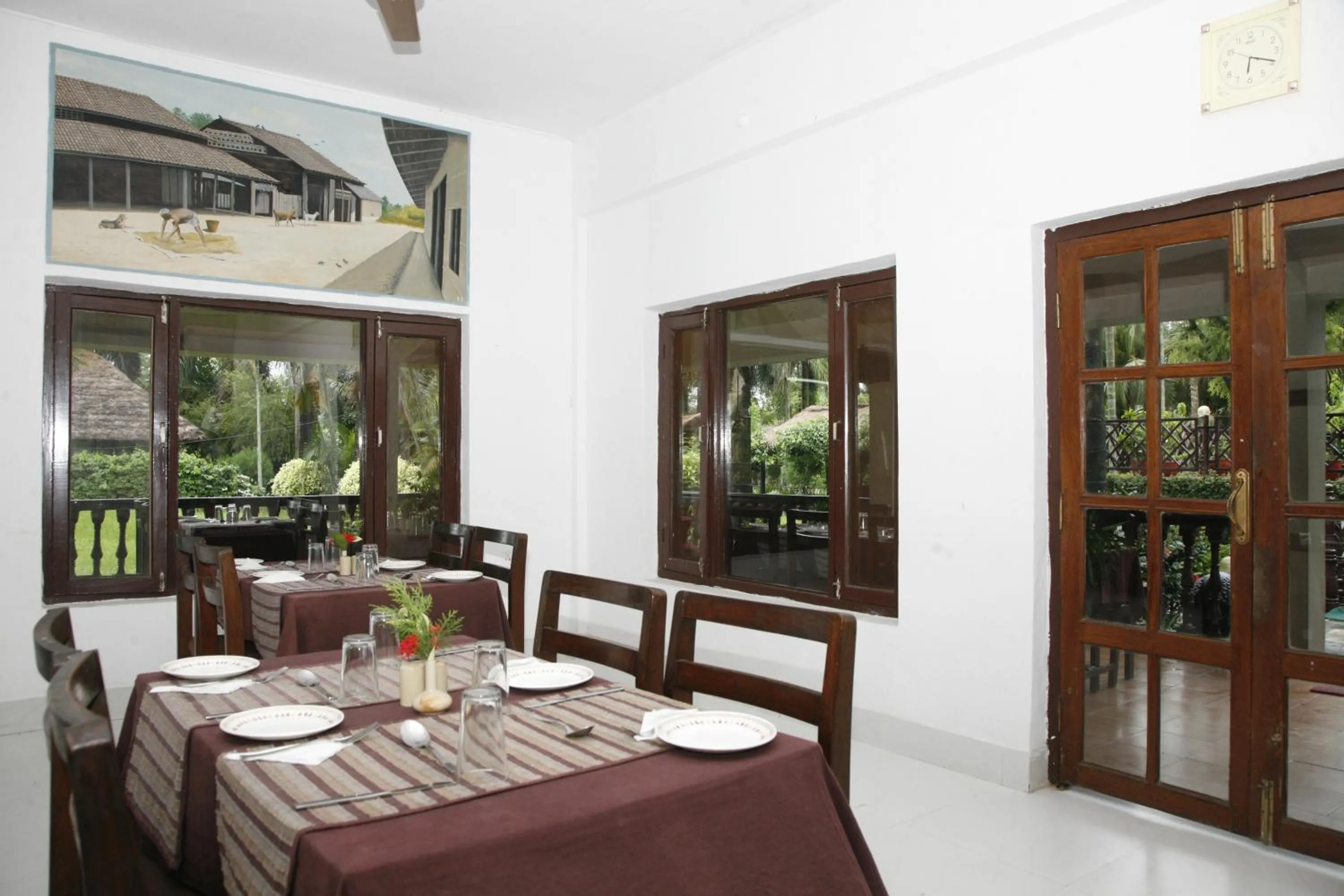 Restaurant/places to eat in Chitwan Paradise Hotel