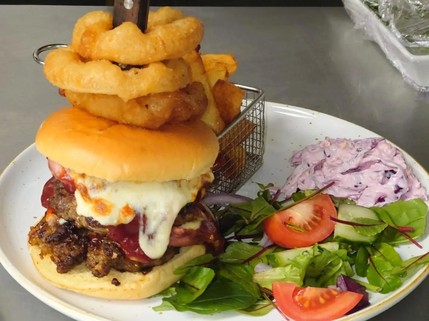 Restaurant/places to eat in The Queen Vic Hotel