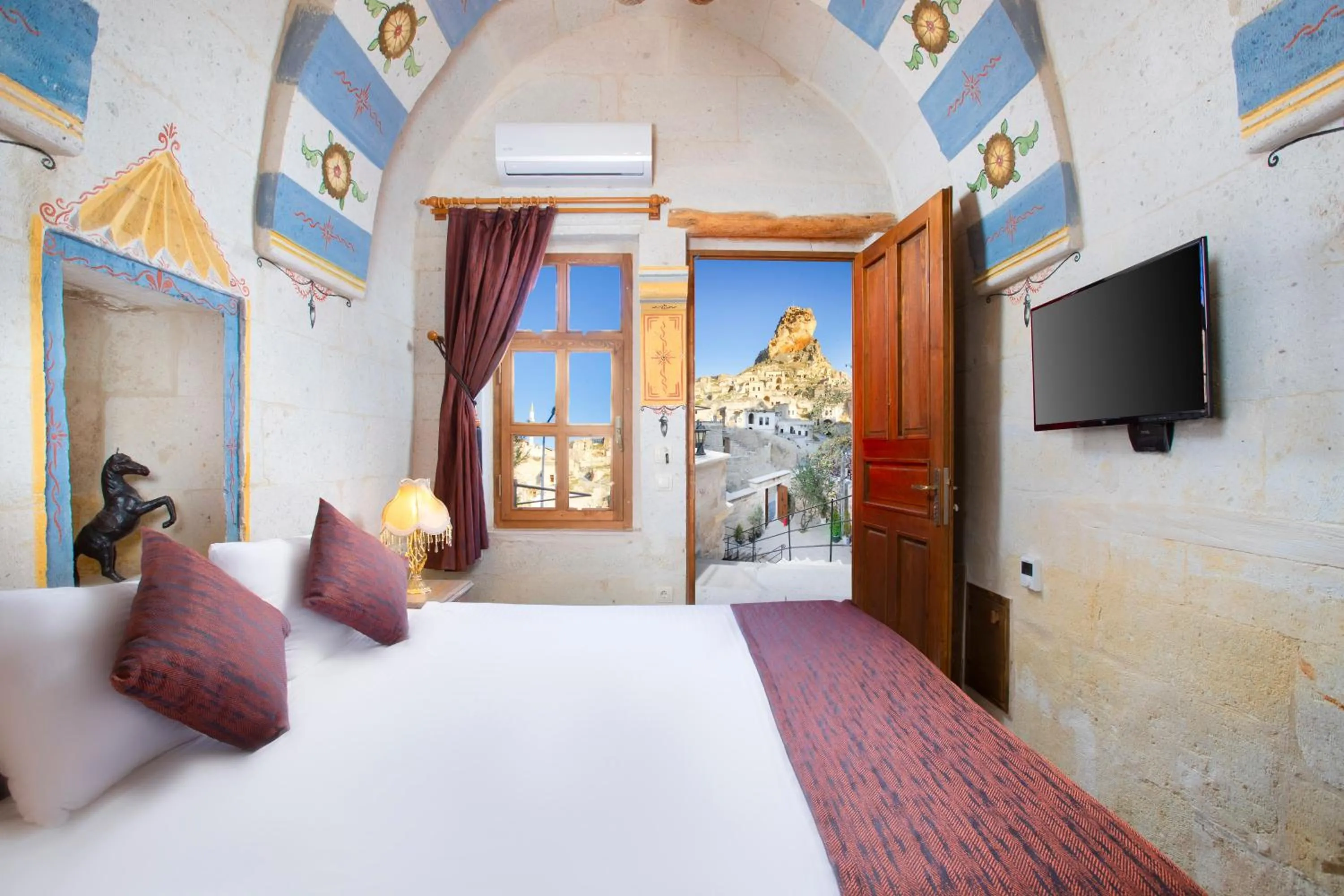 Communal lounge/ TV room in Cappadocia Pema Cave House