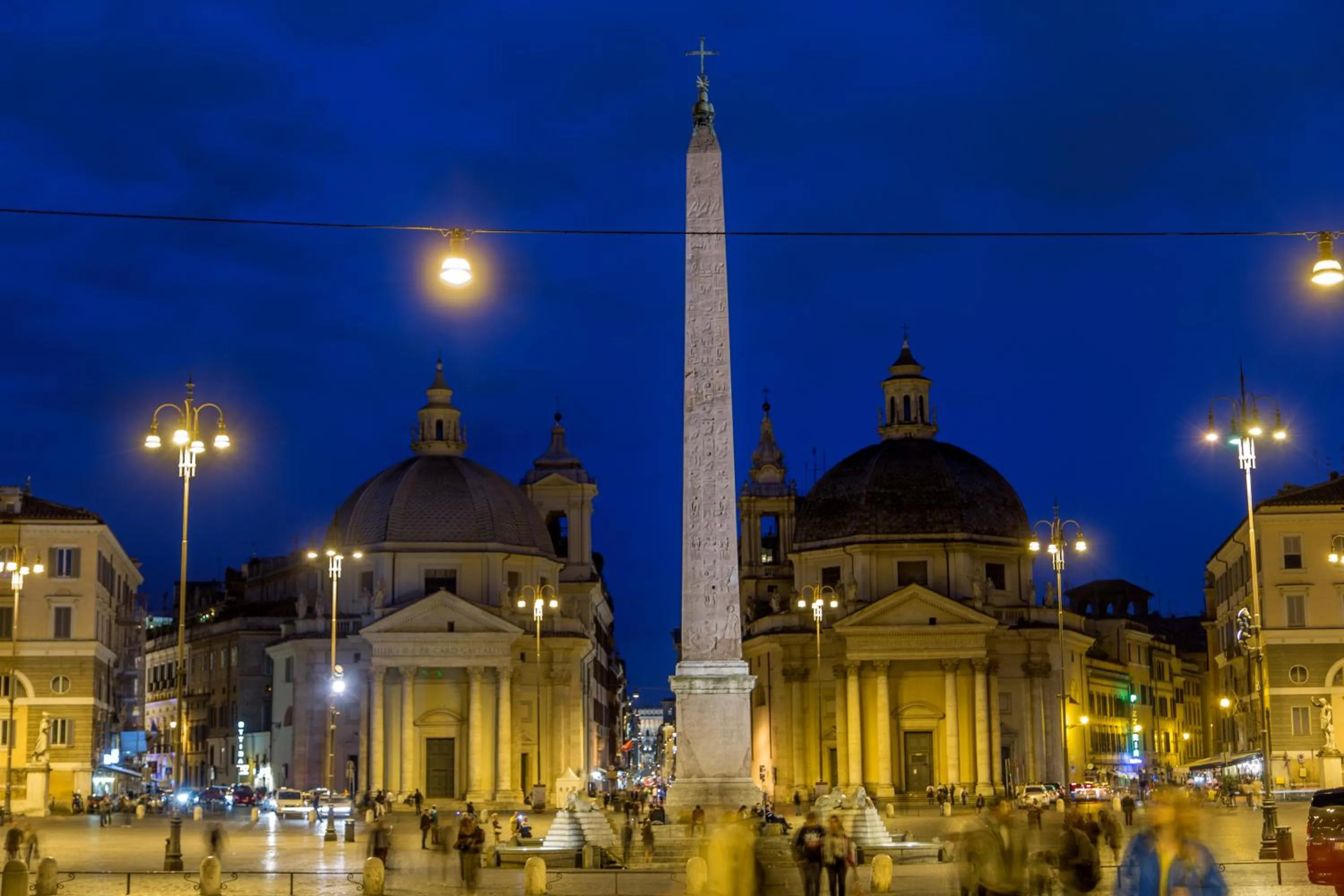 Restaurant/places to eat in Tridente Suites