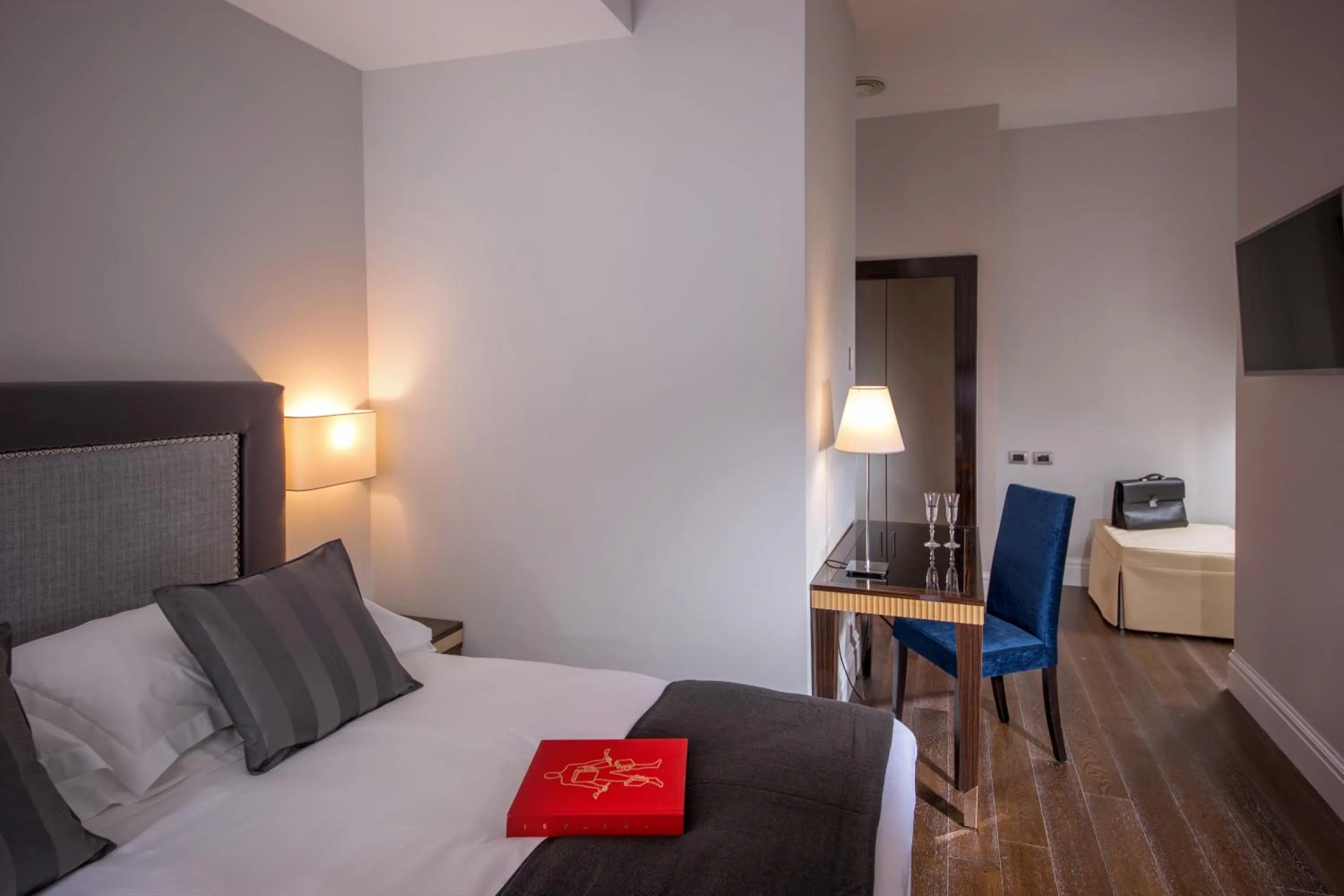 Bed in Tridente Suites