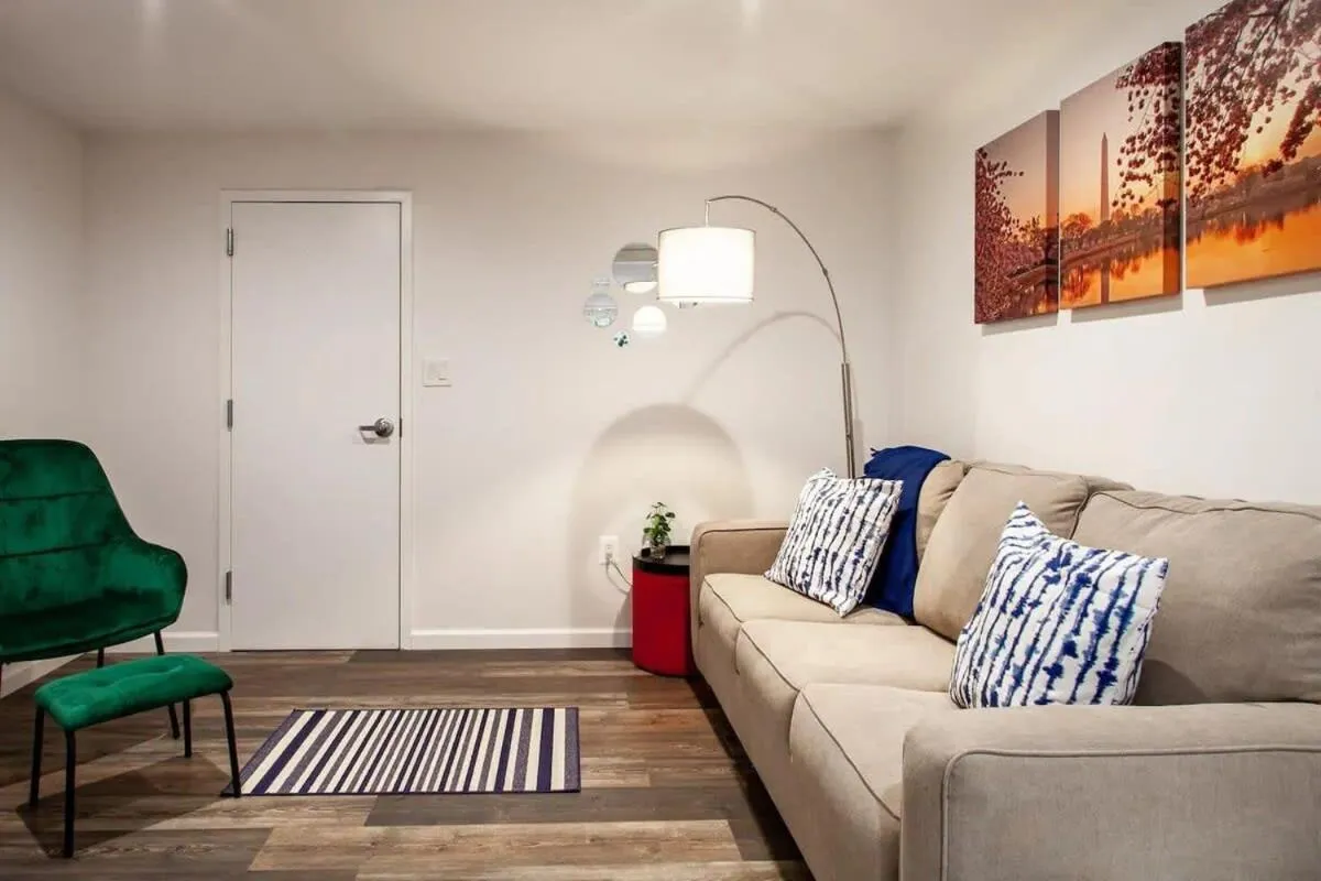 Fantastic Falls Church HomeBase for DC area travel