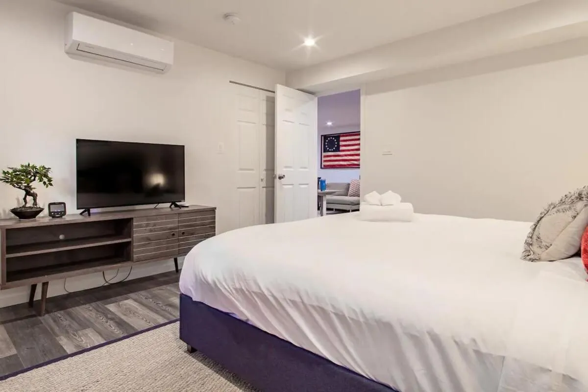 Bed in Fantastic Falls Church HomeBase for DC area travel