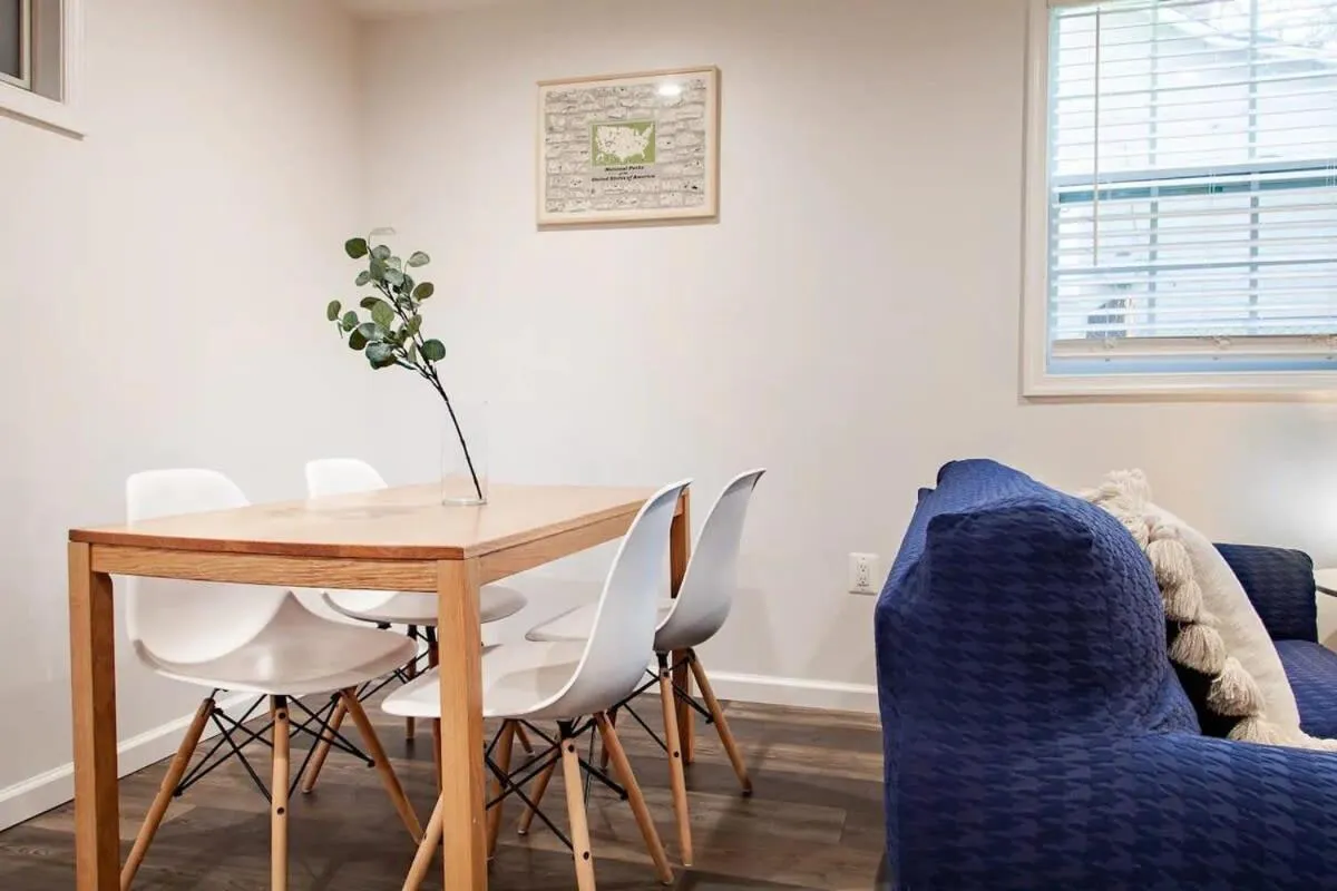 Fantastic Falls Church HomeBase for DC area travel