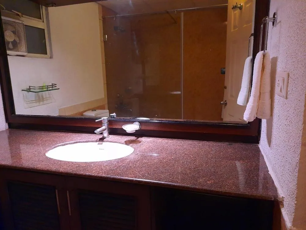 Bathroom in Hotel Nagarjuna Suites