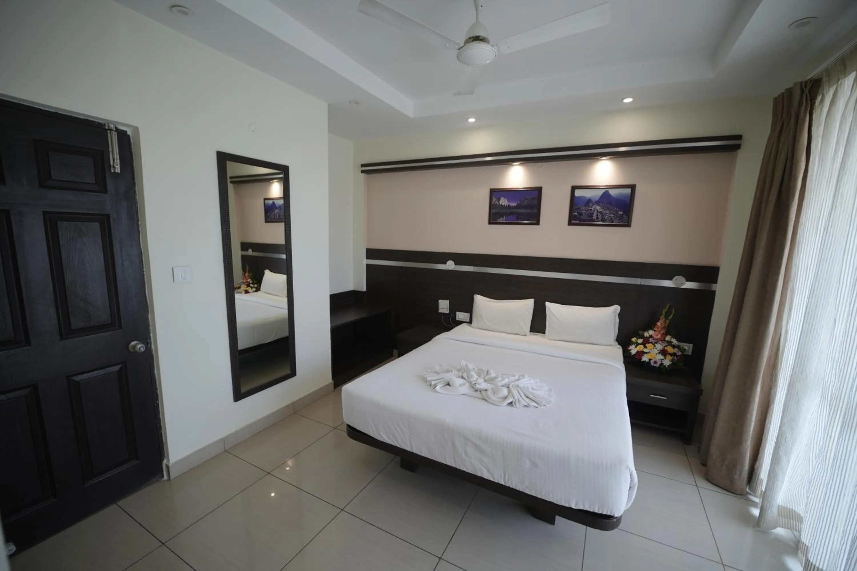 Bedroom in Hotel Nagarjuna Suites