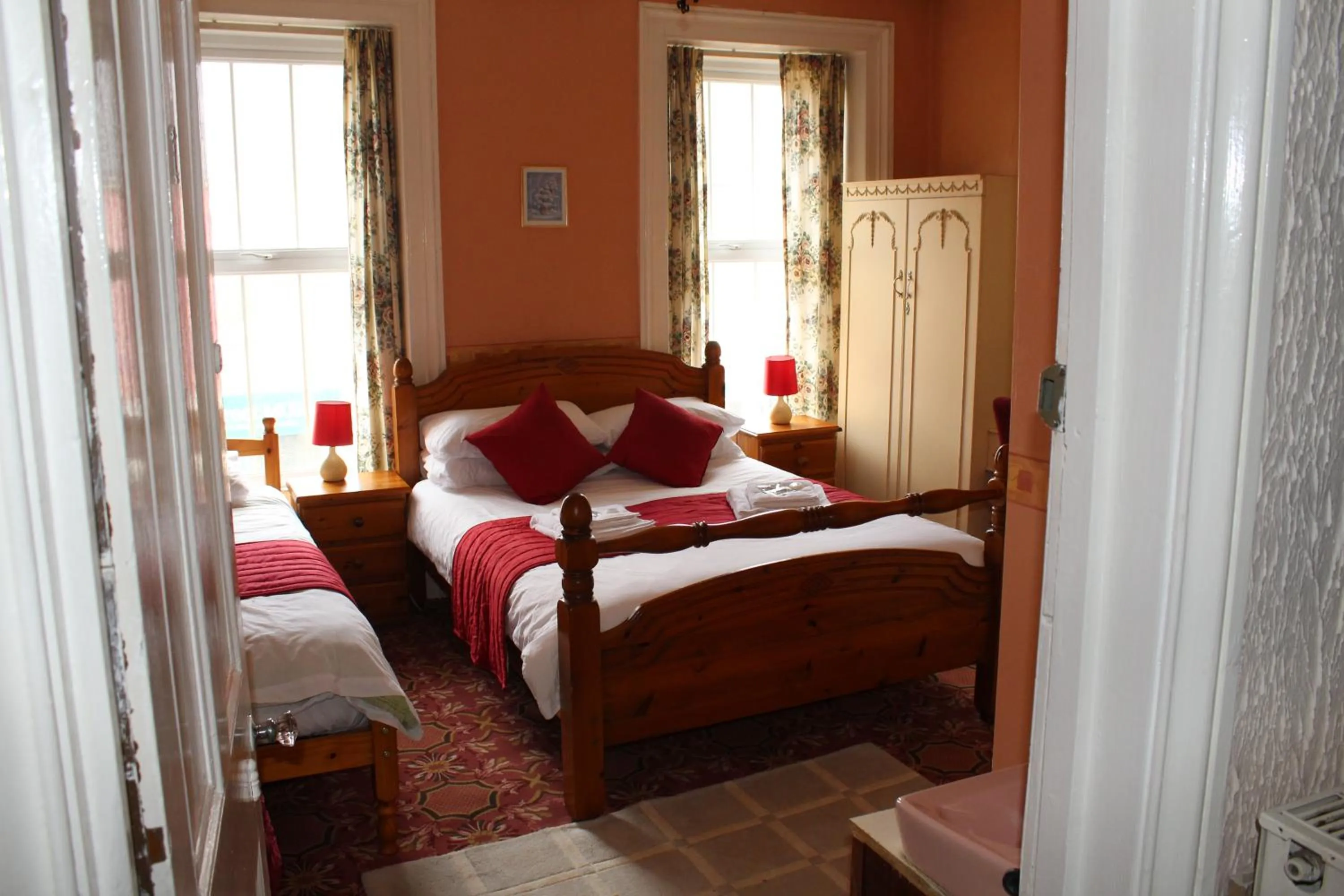 Bedroom, Bed in Middlegate Hotel