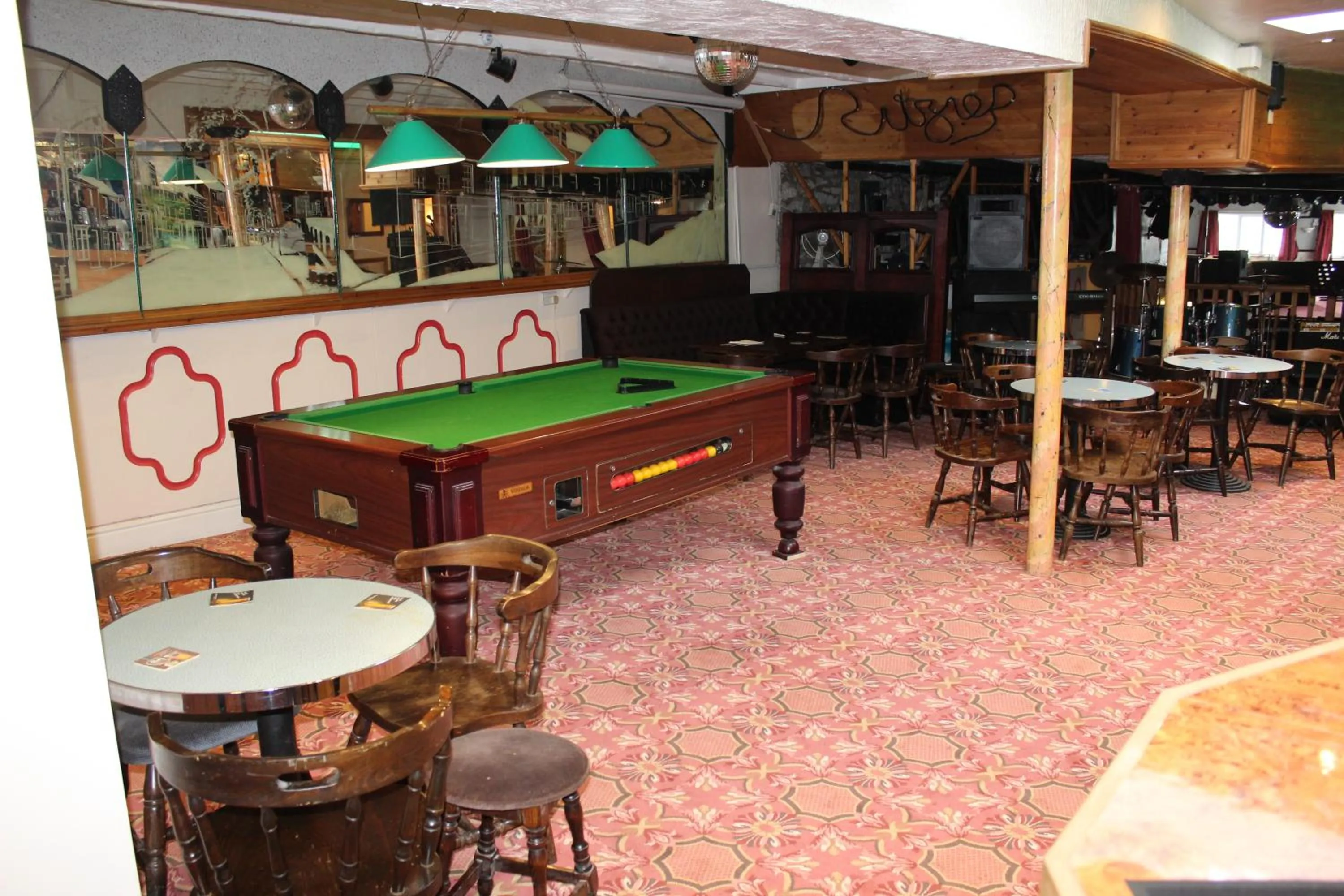 Billiard in Middlegate Hotel