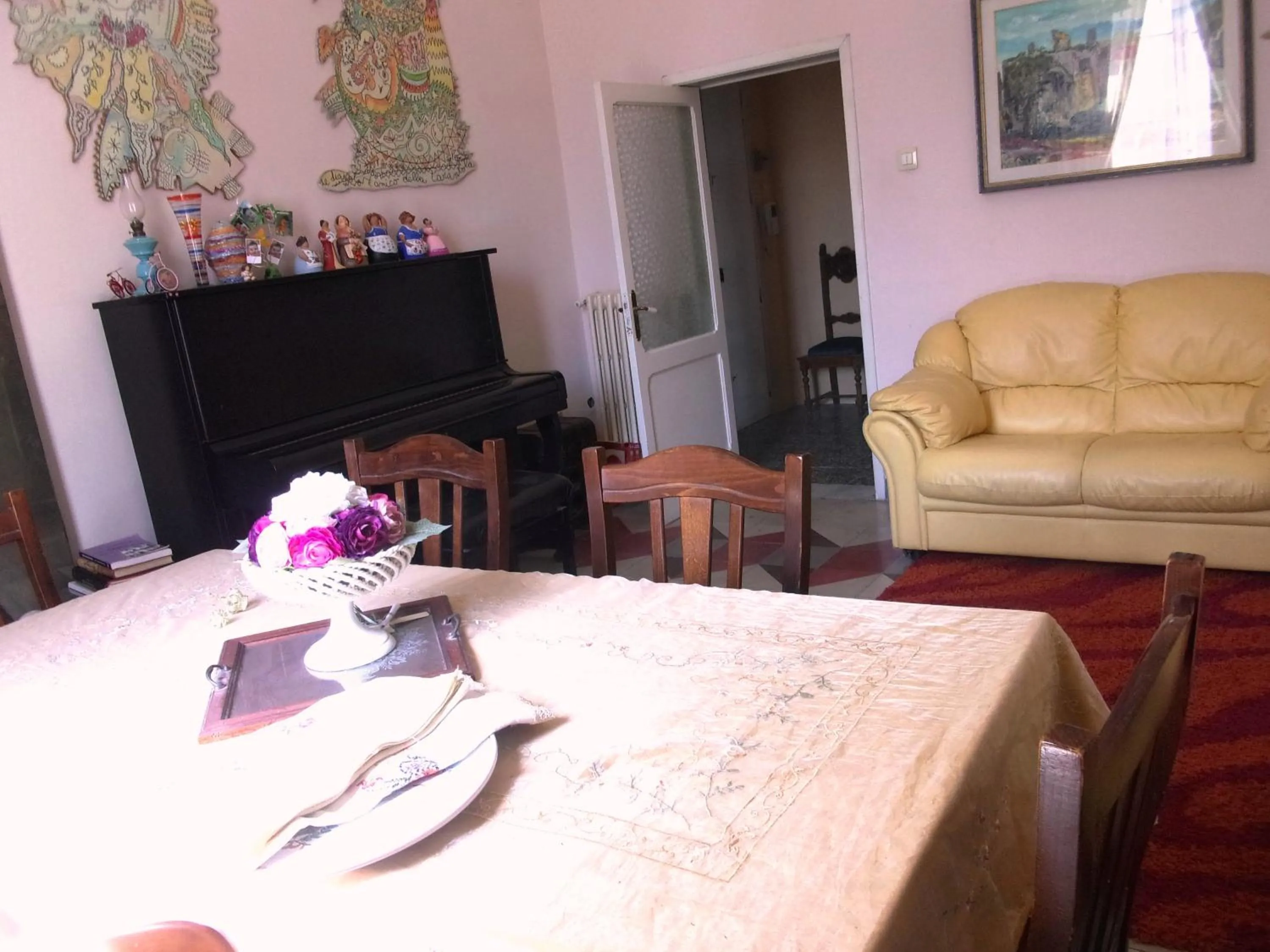 Communal lounge/ TV room in Palazzo Osanna