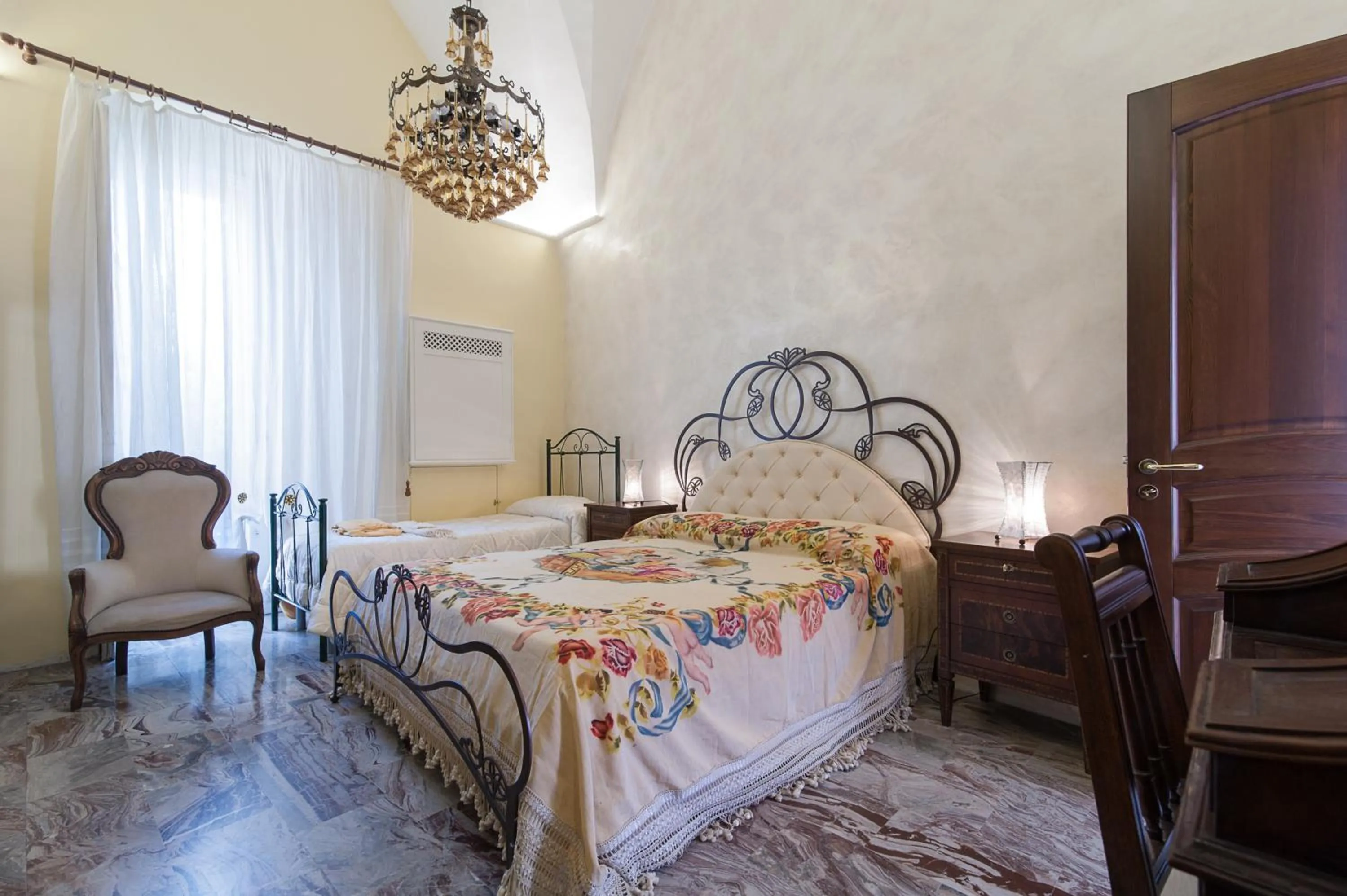 Photo of the whole room, Bed in Palazzo Osanna