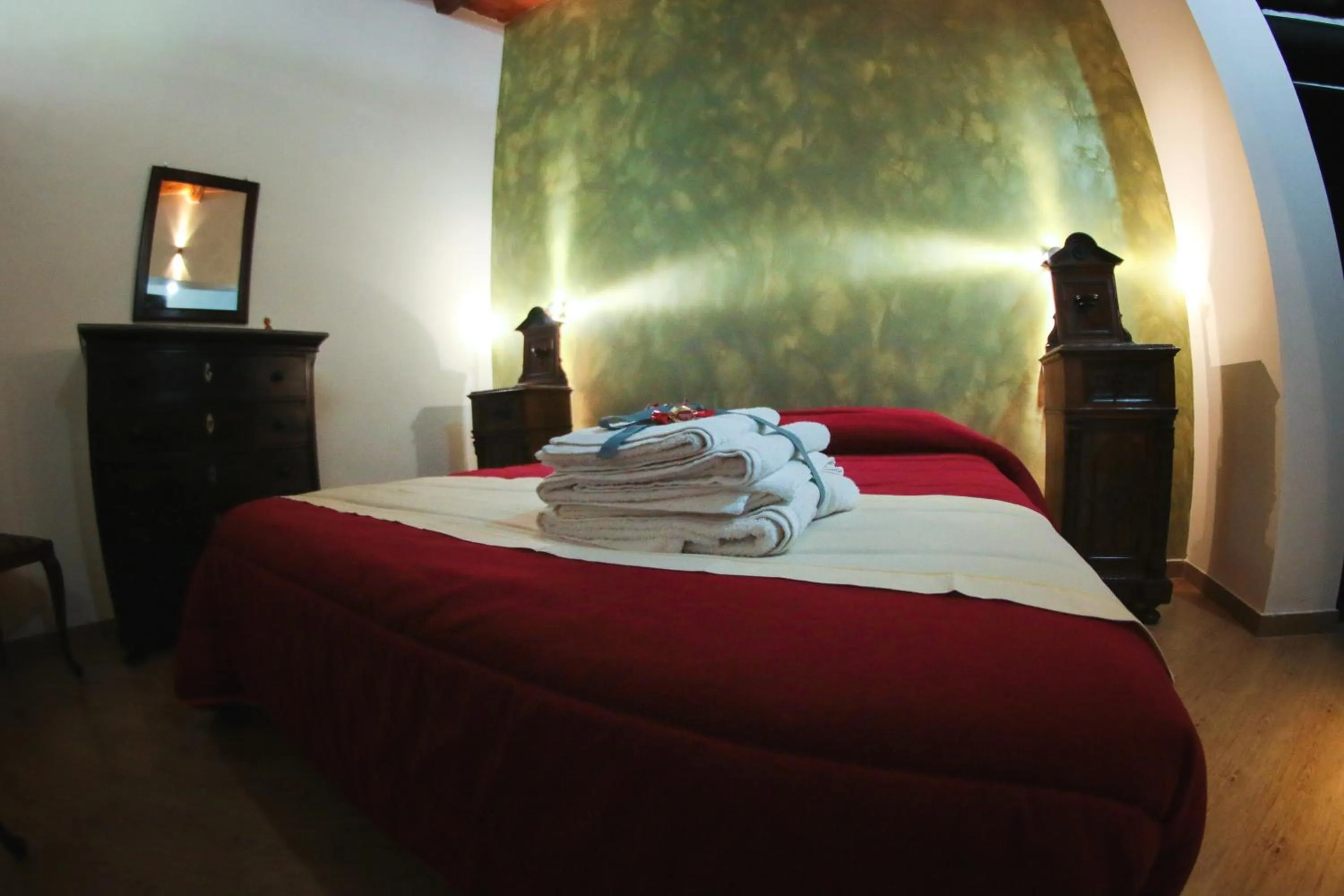 Photo of the whole room, Bed in Camagna Country House