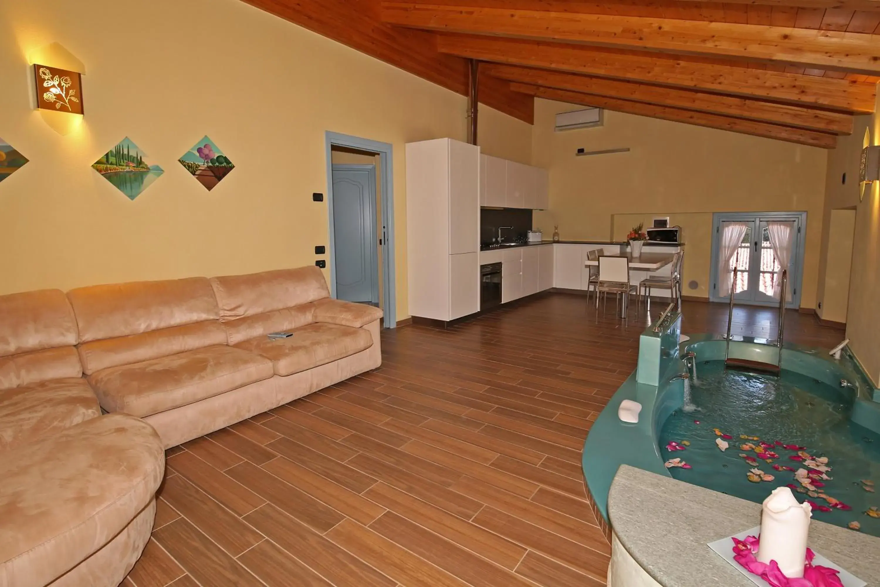 Three-Bedroom Apartment with Spa Bath - single occupancy in Palazzo Del Vicerè Three-Bedroom Apartment with Spa Bath - single occupancy in Palazzo Del Vicerè