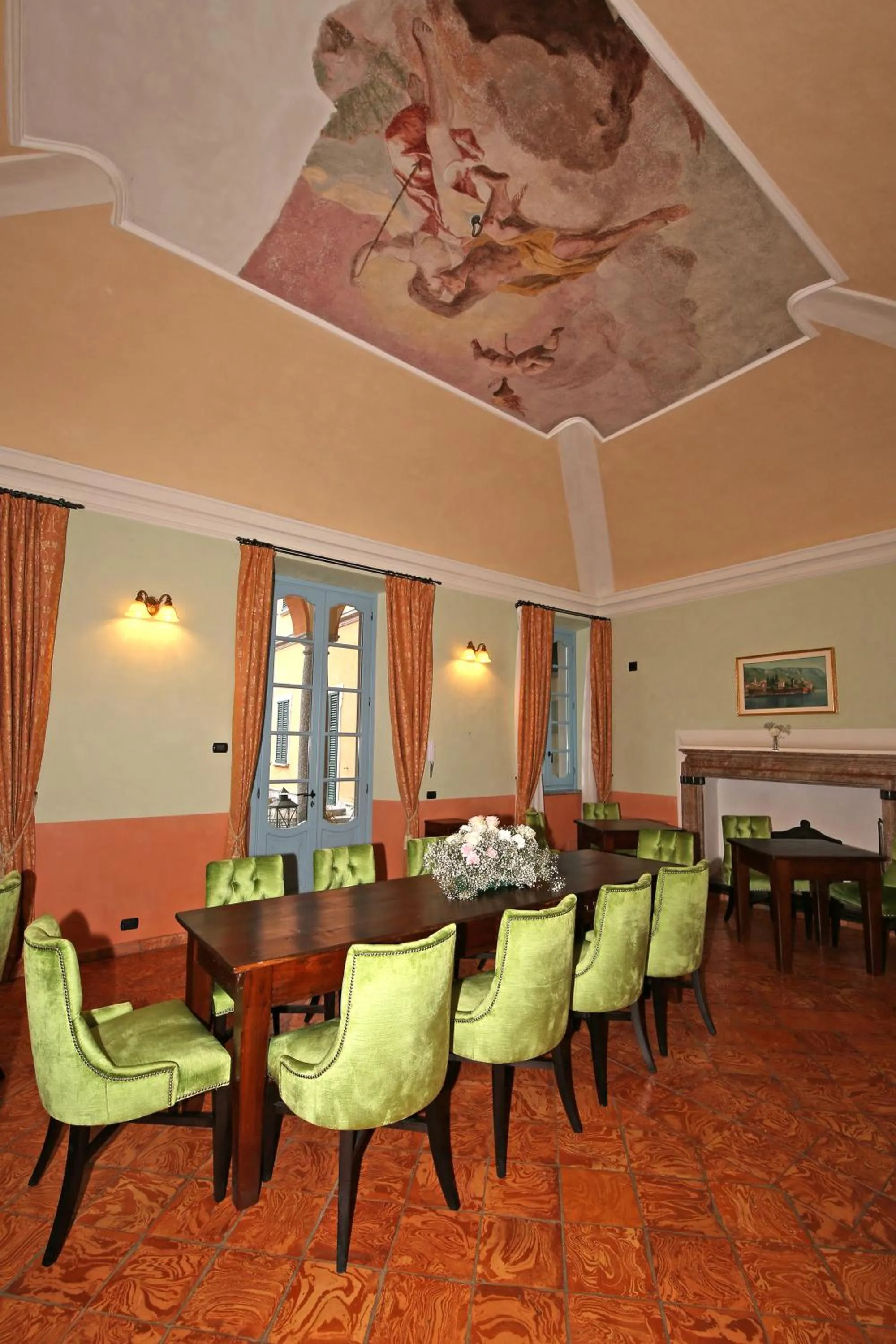 Seating area in Palazzo Del Vicerè