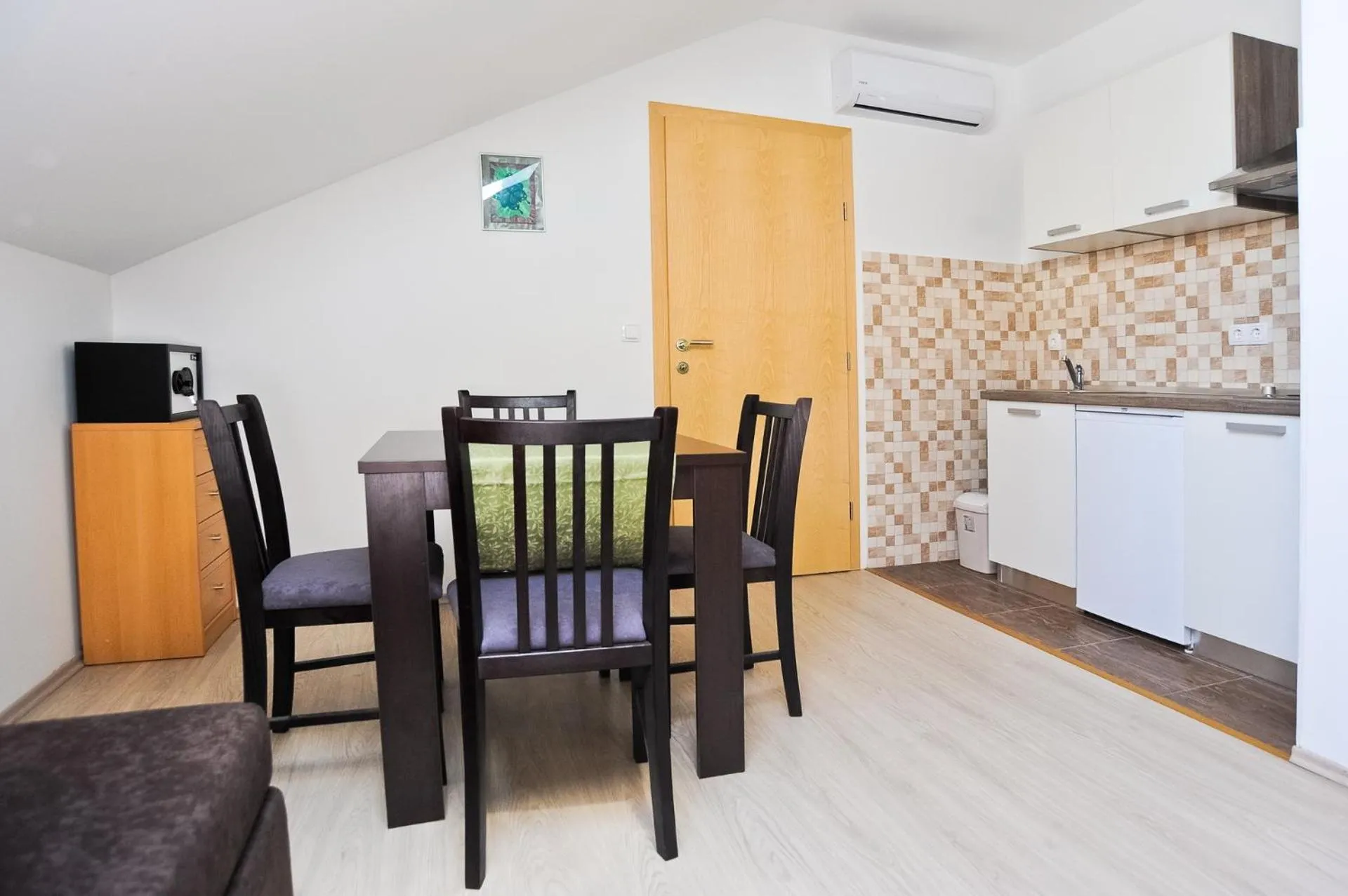 Kitchen or kitchenette in Apartmani Roko