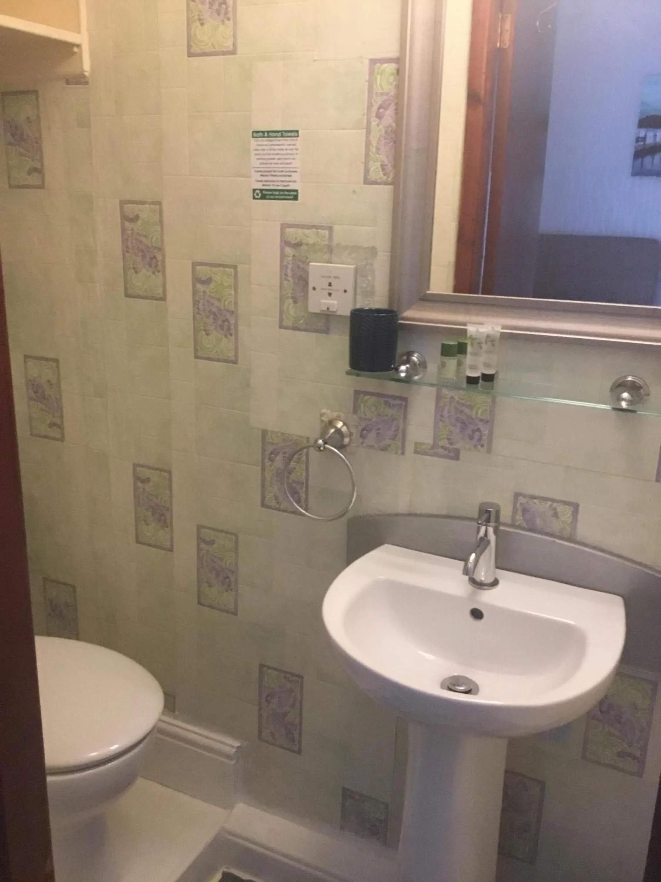 Bathroom in Kirkstall Guest House