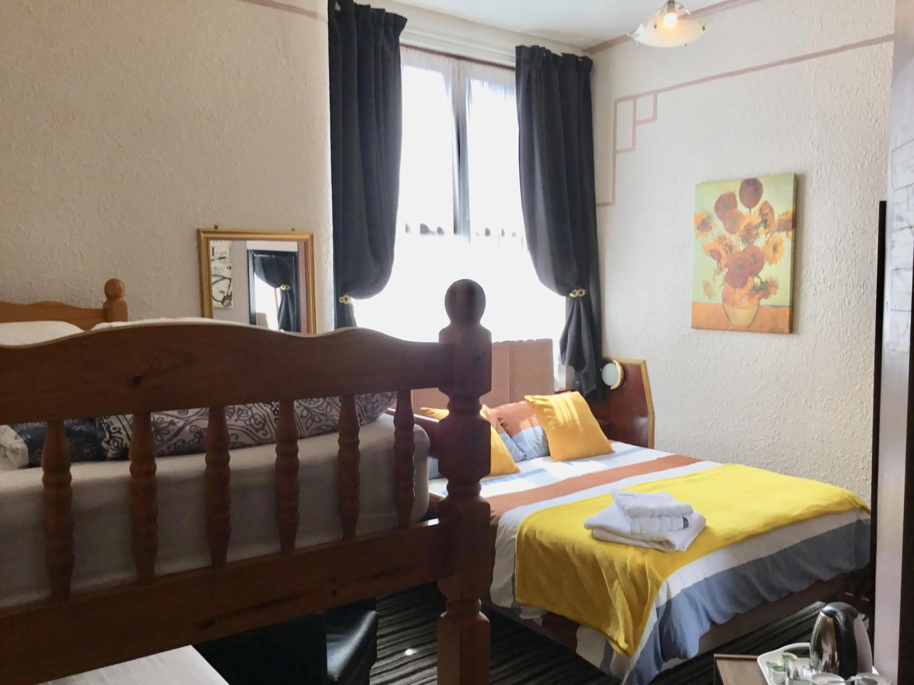 Bedroom, Bed in Kirkstall Guest House