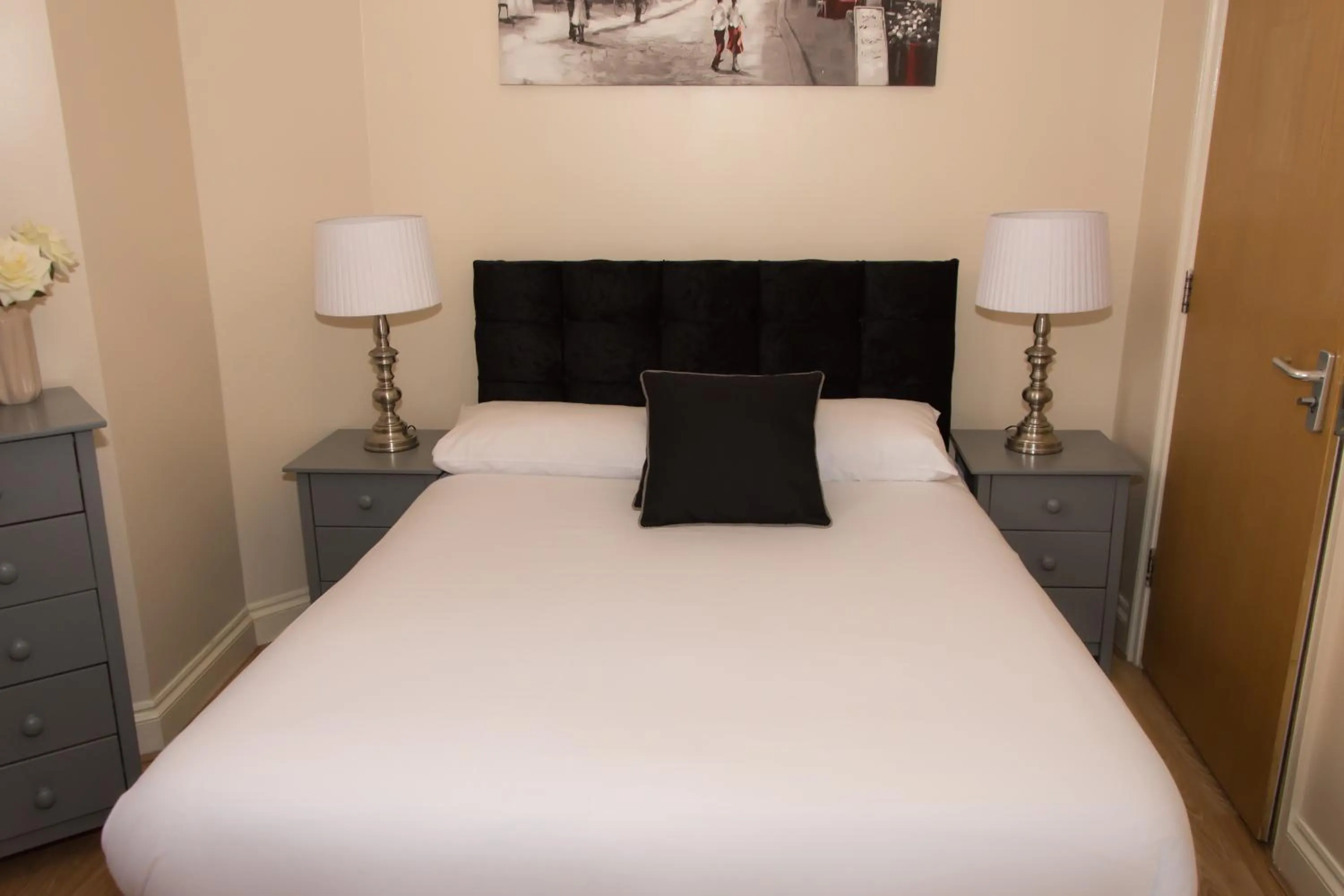 Bed in Castle Park Hotel