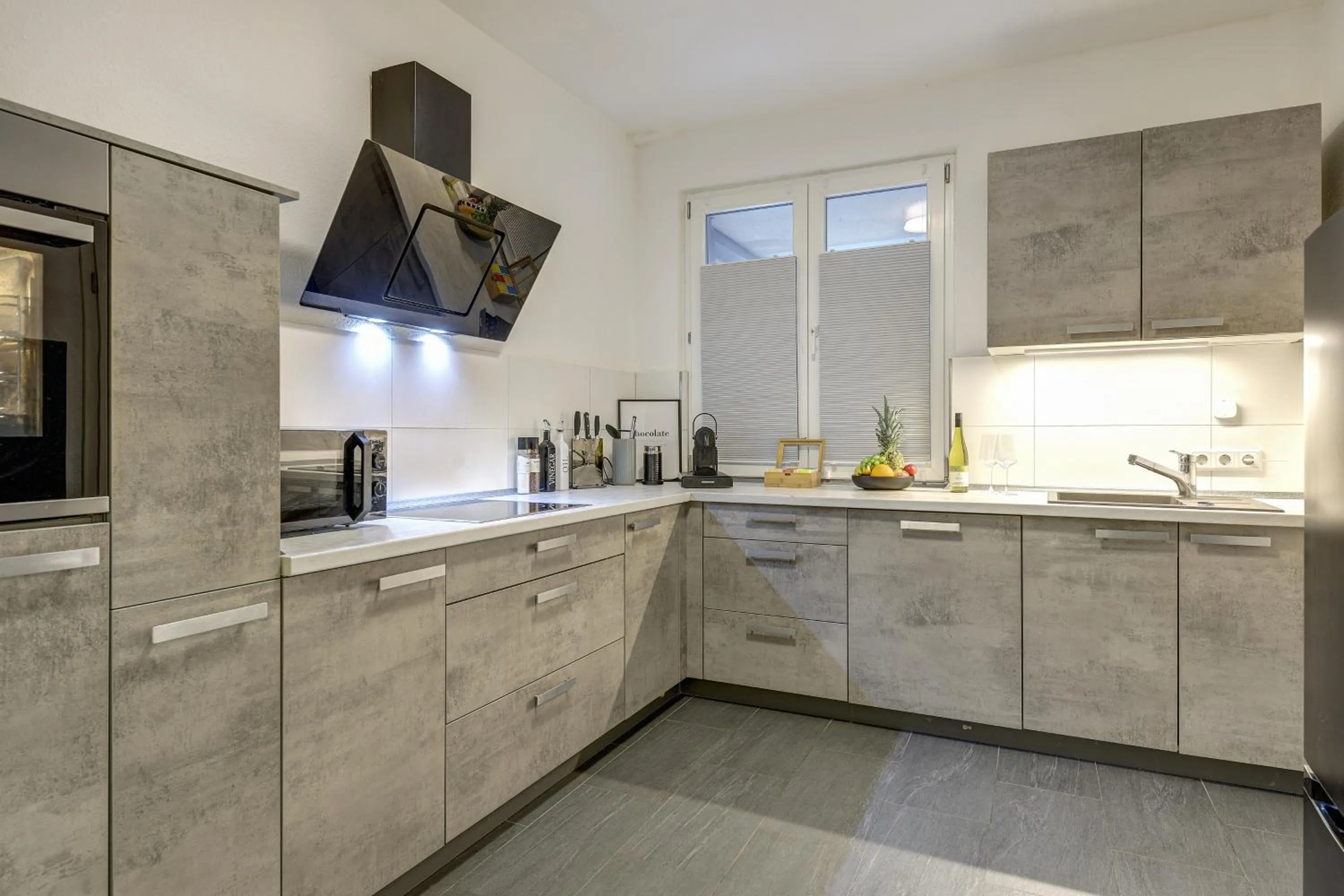 Coffee/tea facilities in Zentrale Design Wohnung in Ufernähe - 105 qm - Parkplatz - Küche - Netflix