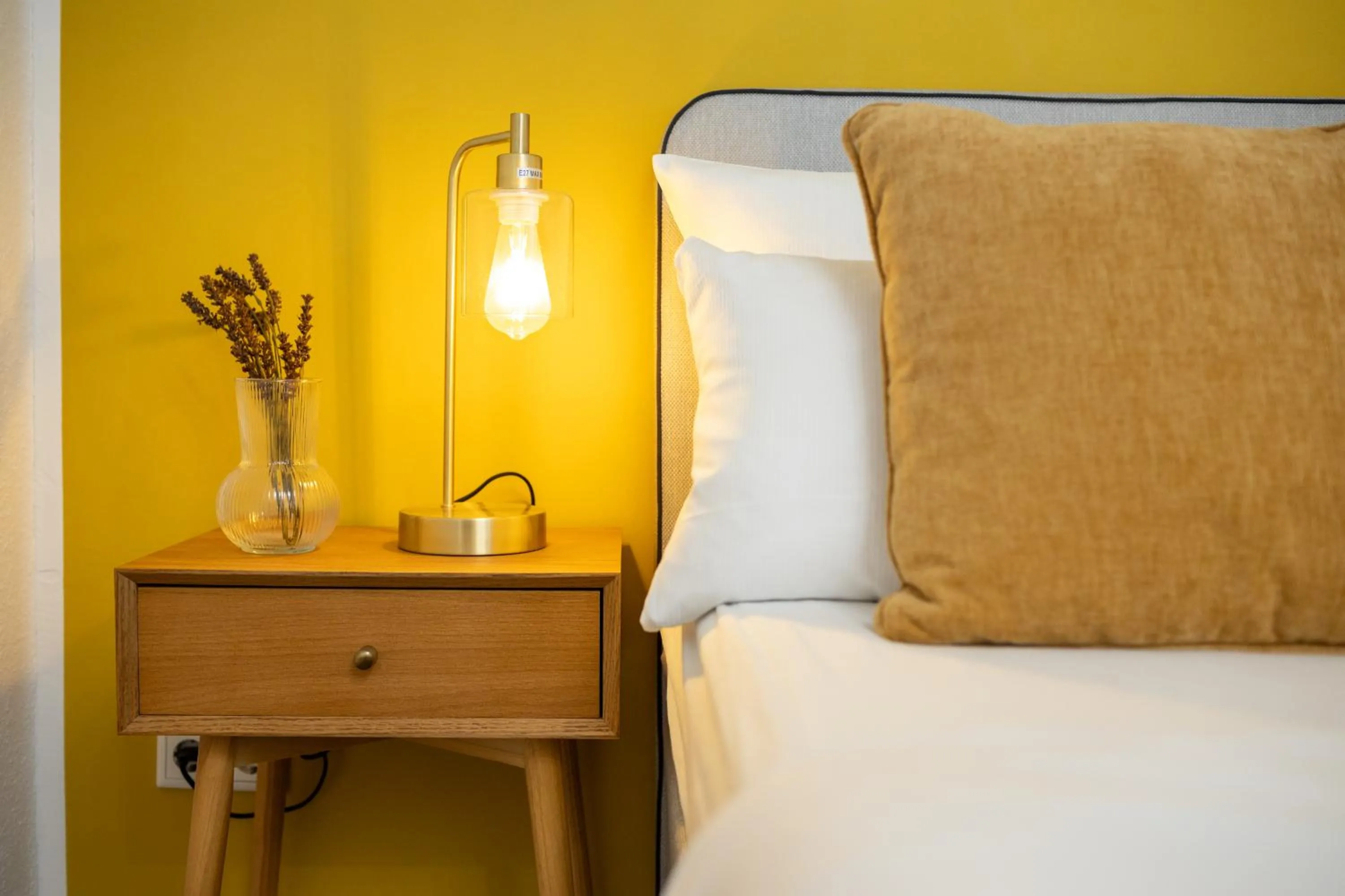 Bed in Zentrale Design Wohnung in Ufernähe - 105 qm - Parkplatz - Küche - Netflix