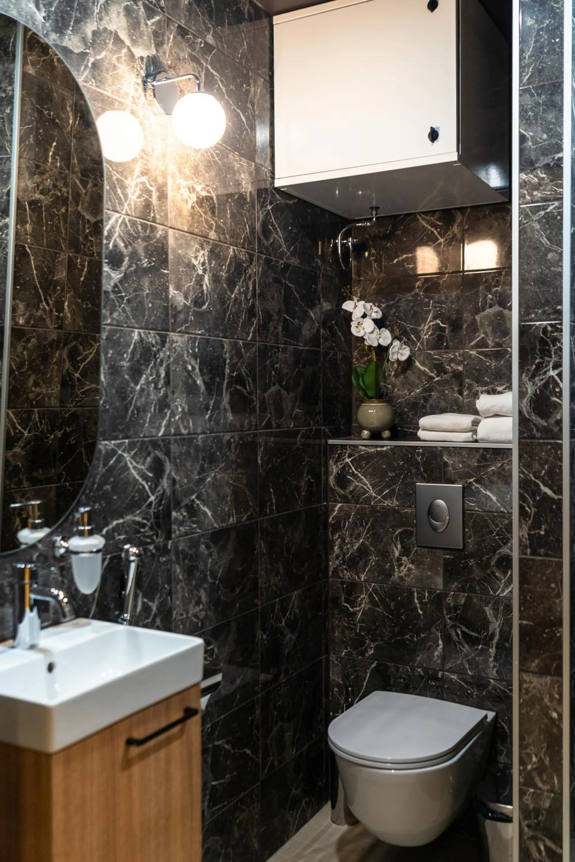 Toilet in Postmaster Hotel