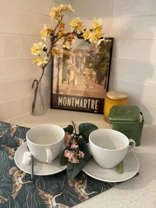 Charming Flat in Montmartre - Imhost