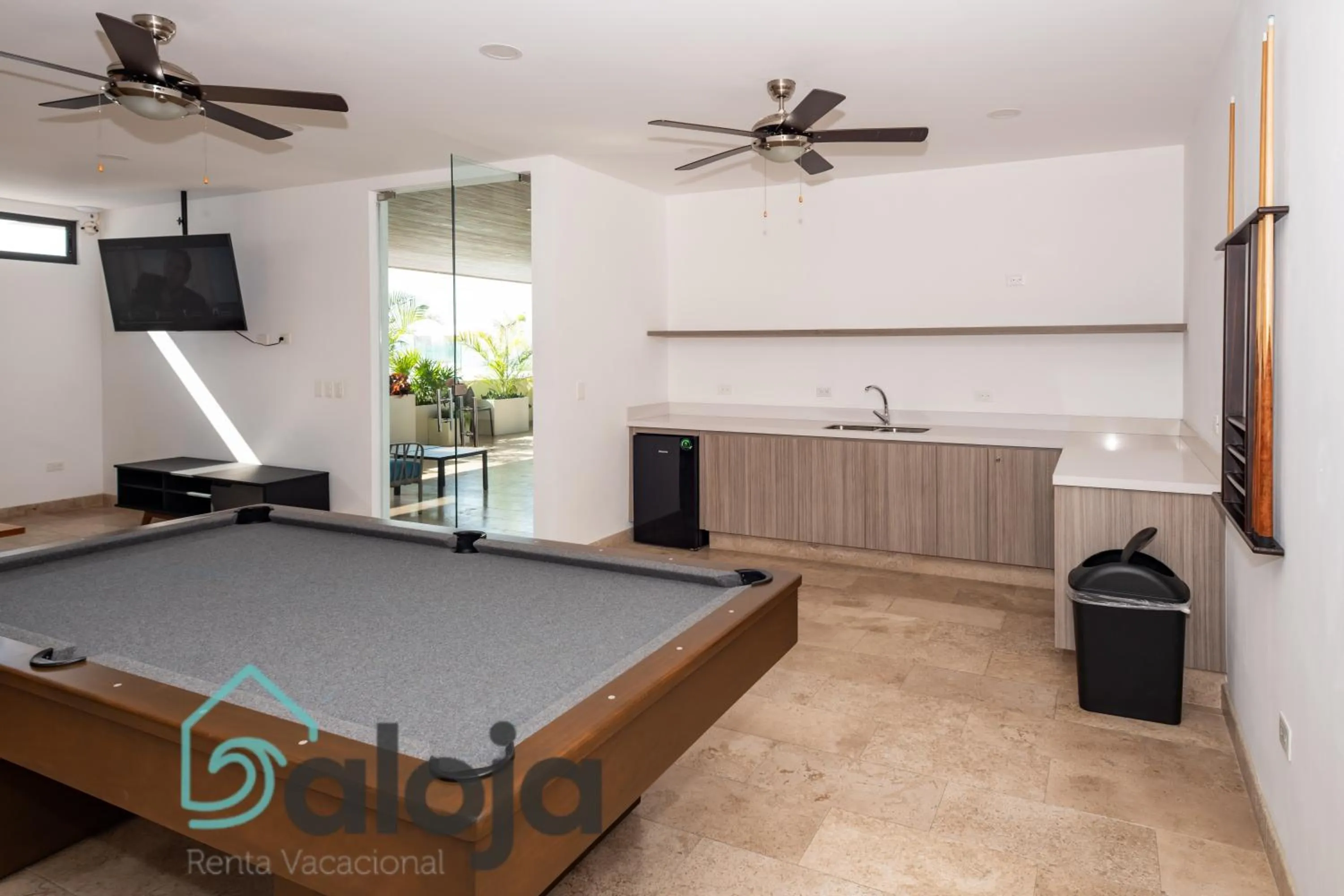 Game Room in Ipana condo unos pasos de 5ta Avenida