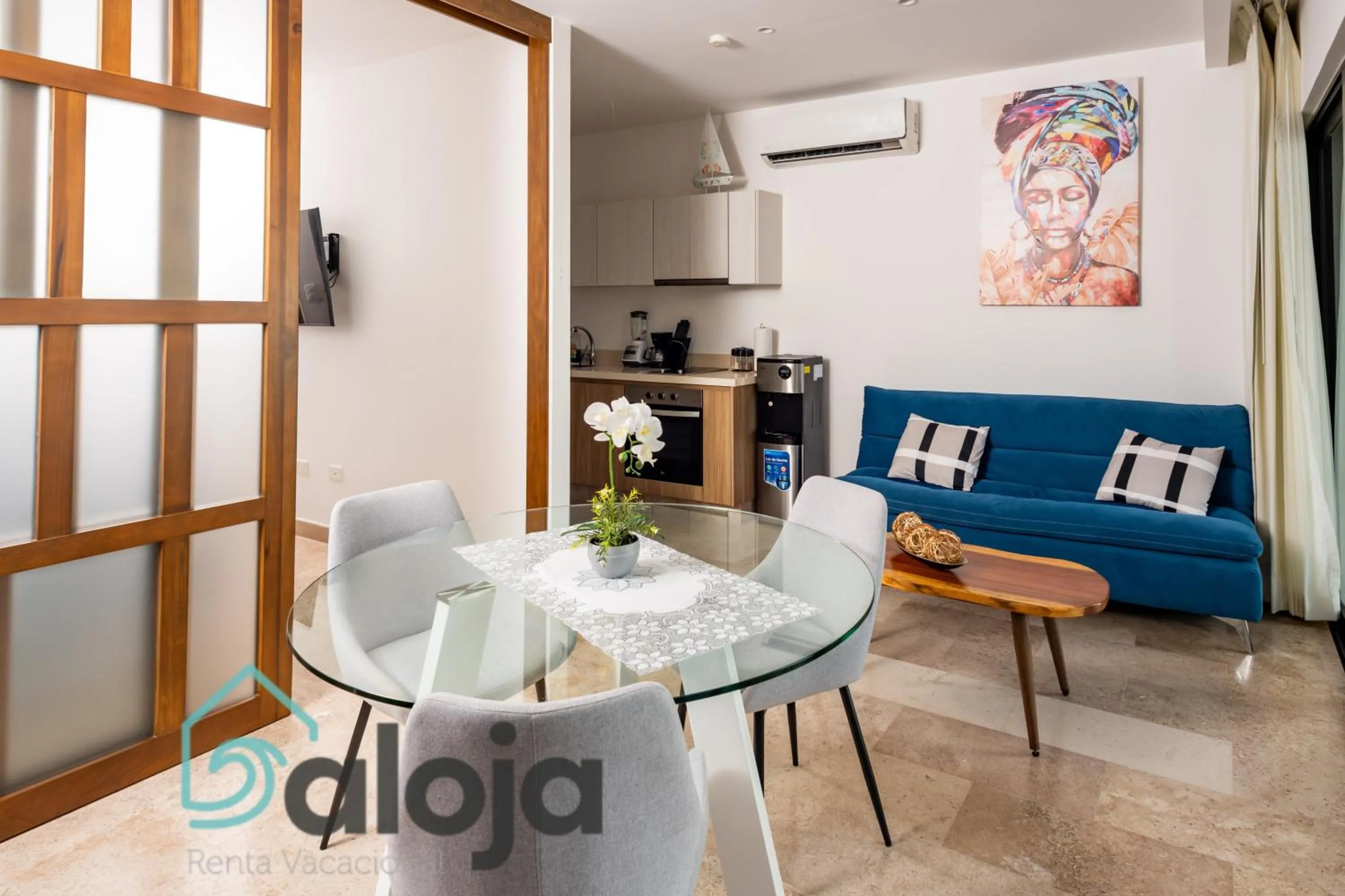 Living room in Ipana condo unos pasos de 5ta Avenida