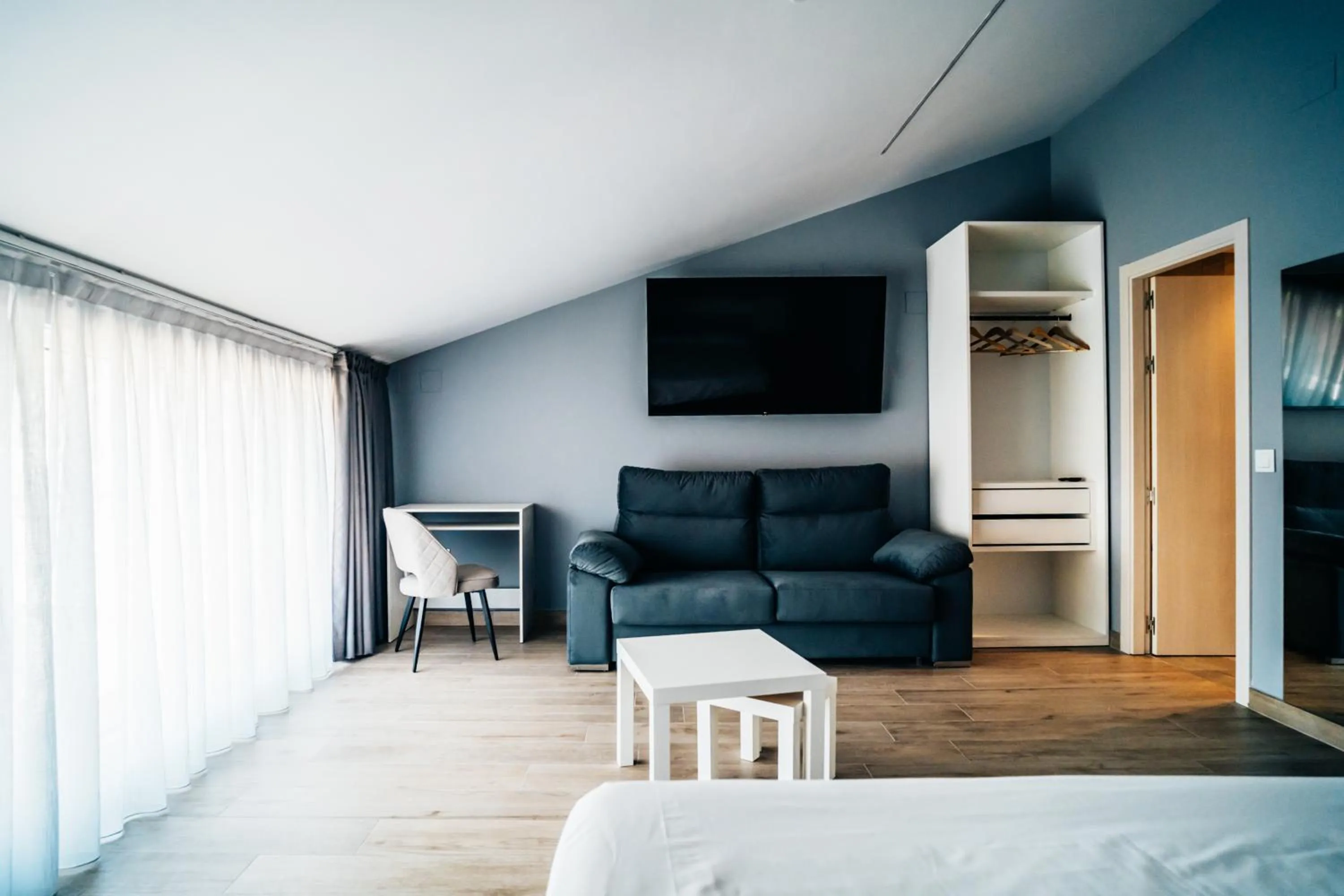 Bathroom, Seating Area in Arevalos Hotel