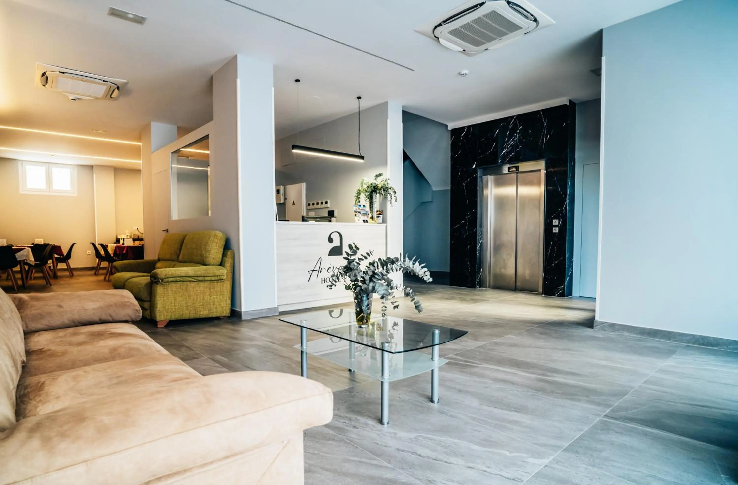 Restaurant/places to eat, Seating Area in Arevalos Hotel