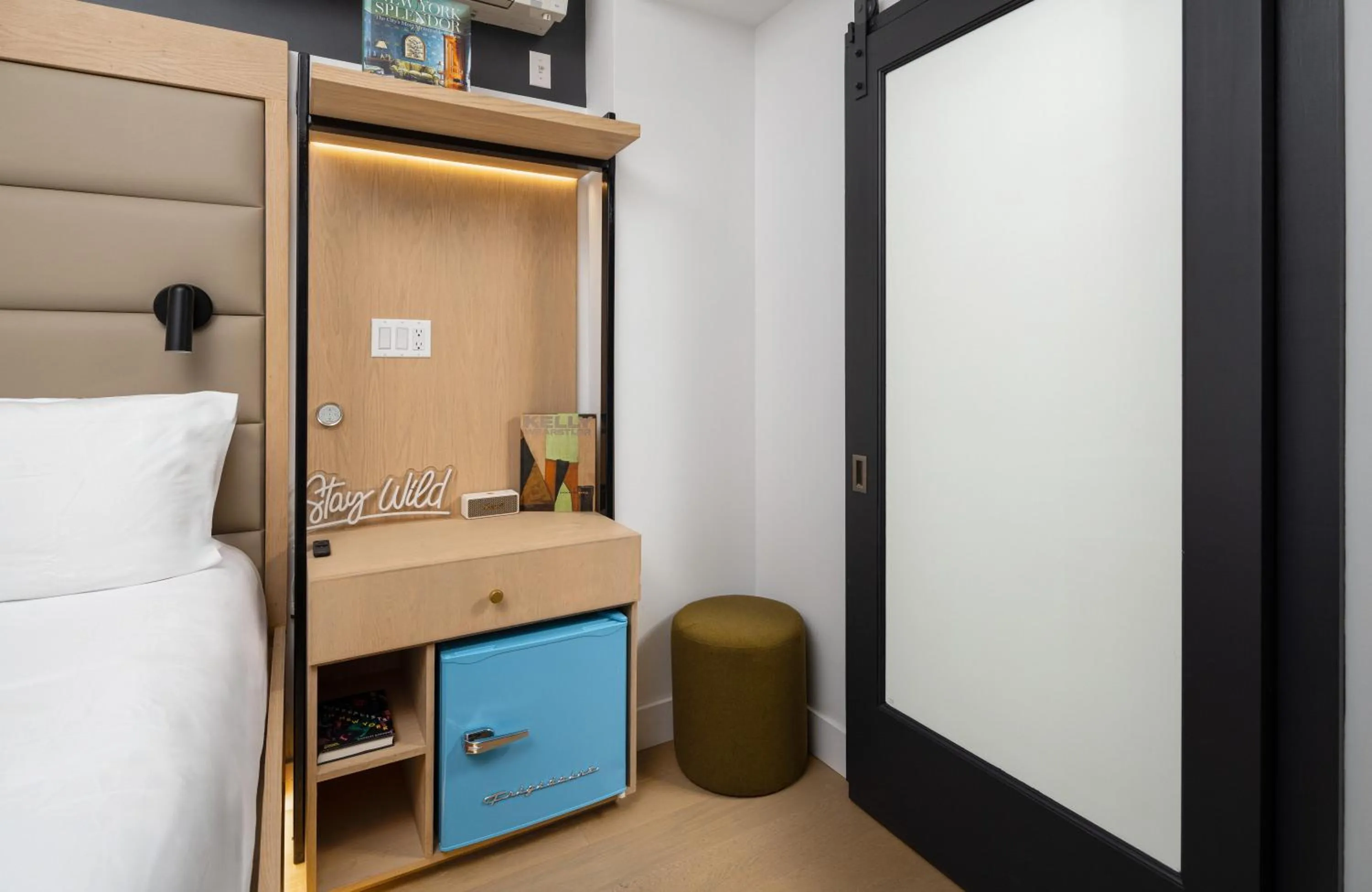 Bedroom, Bed in Little Charlie Hotel