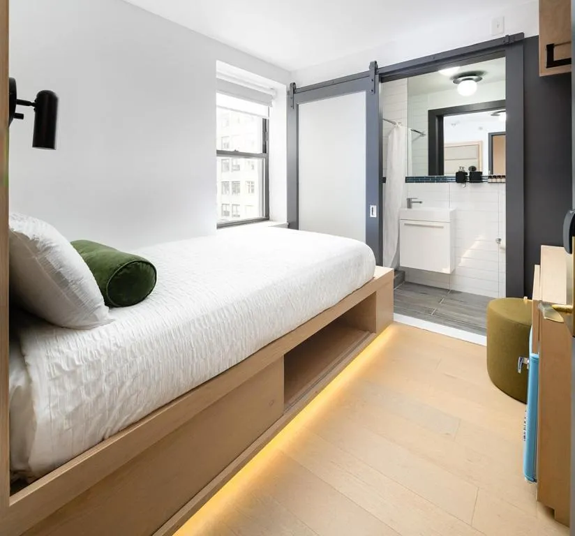 Bedroom, Bed in Little Charlie Hotel