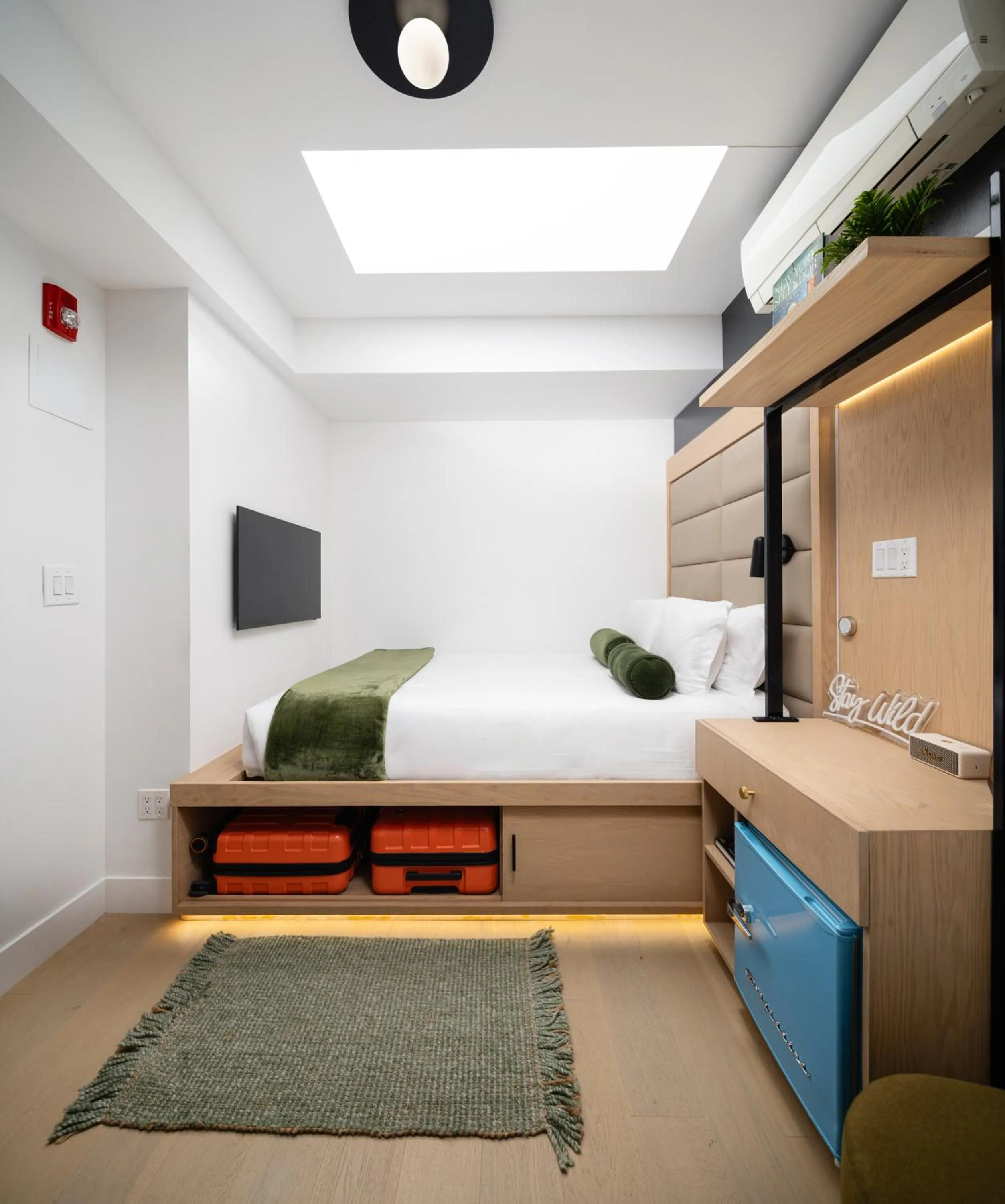 Bedroom, Bed in Little Charlie Hotel