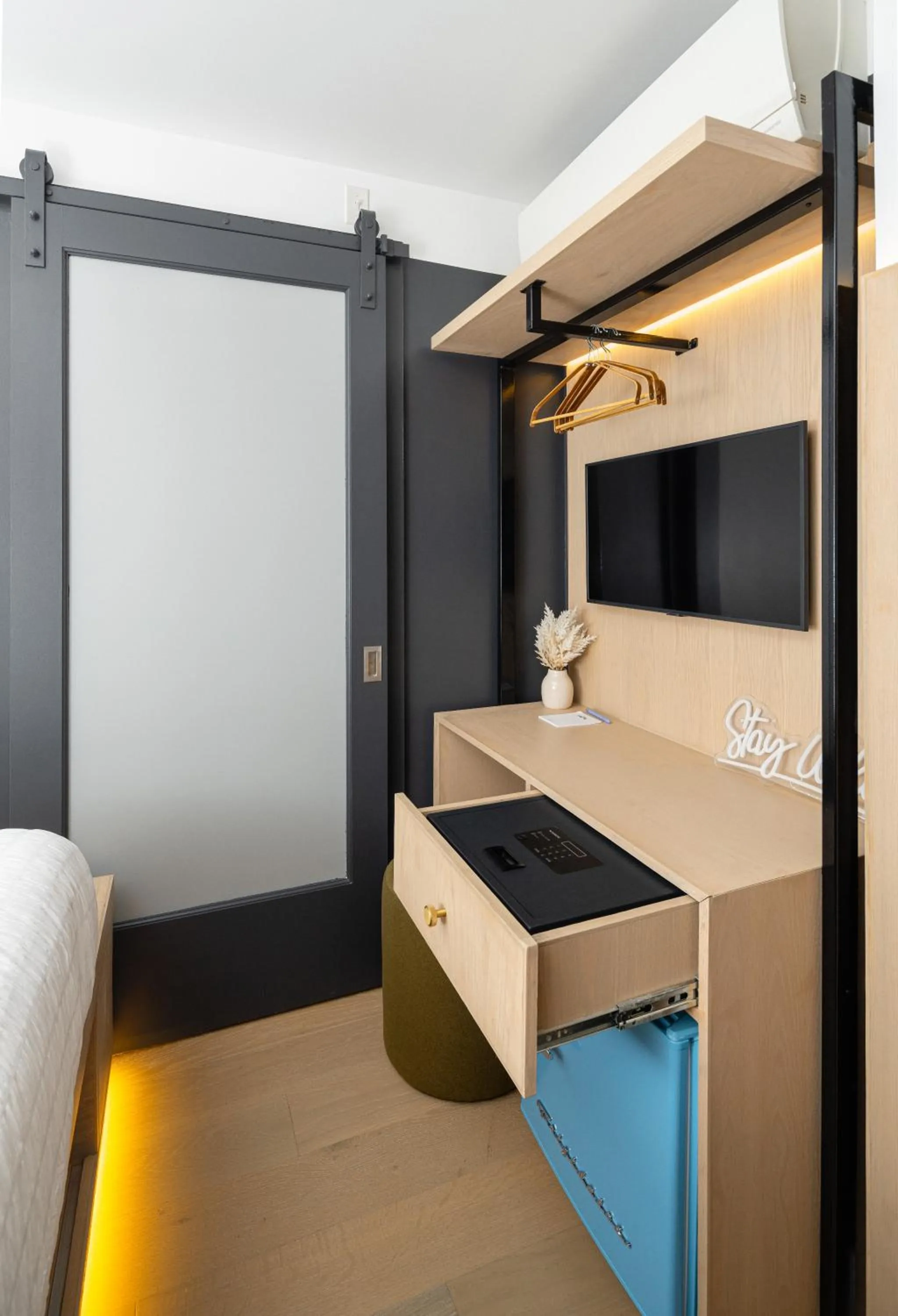 Photo of the whole room in Little Charlie Hotel