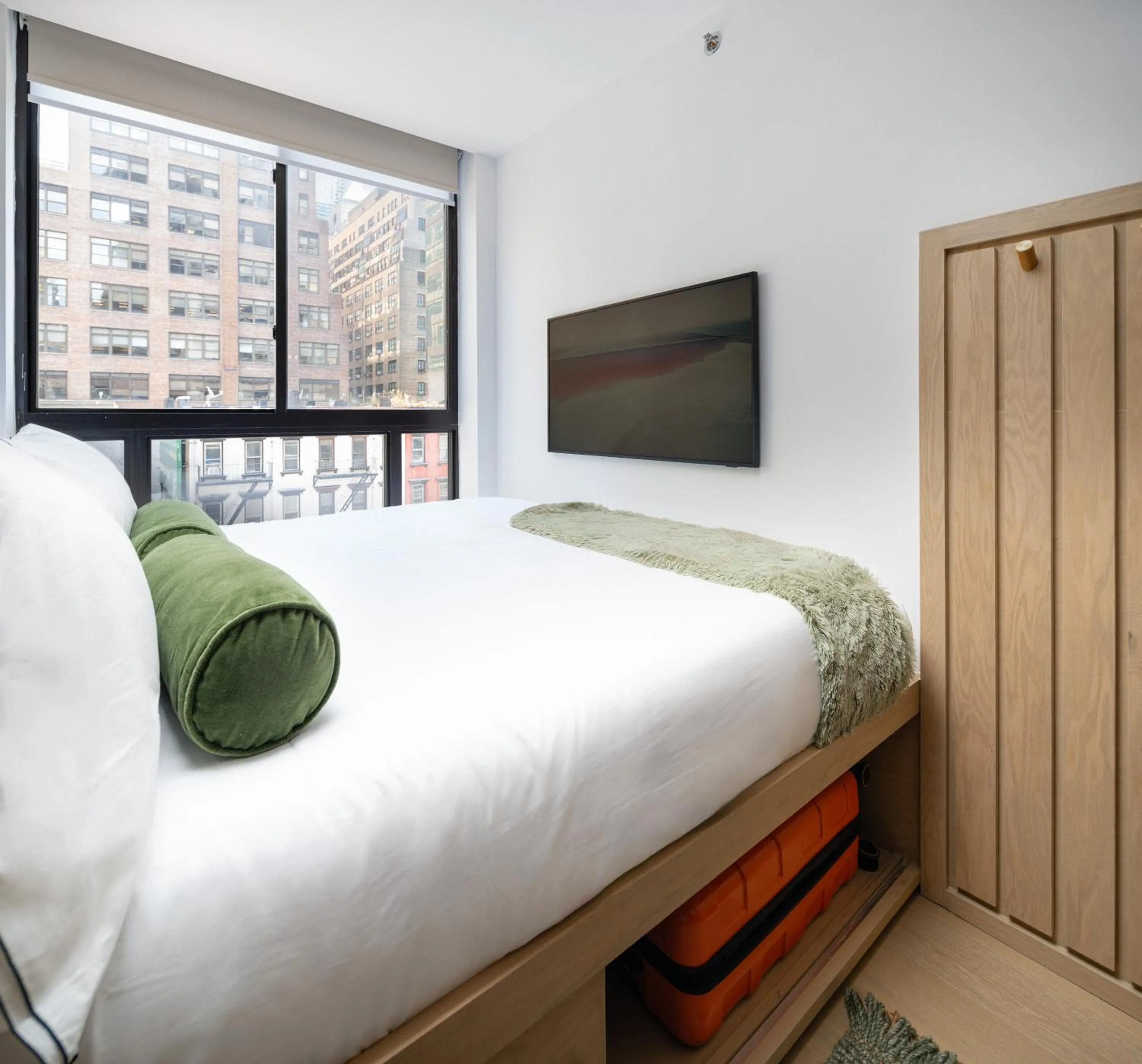 TV and multimedia, Bed in Little Charlie Hotel