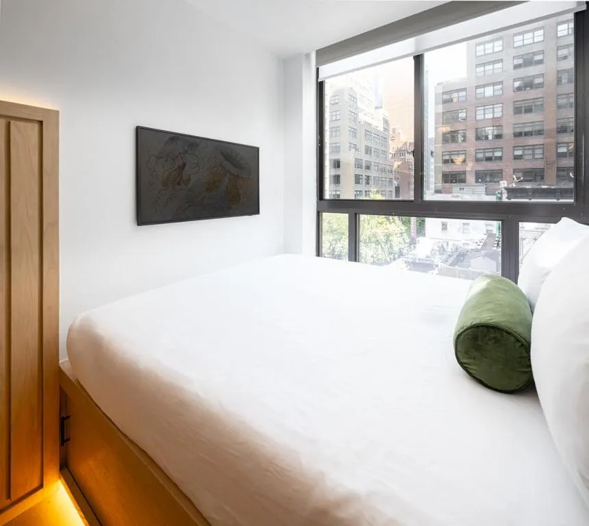 Bedroom, Bed in Little Charlie Hotel