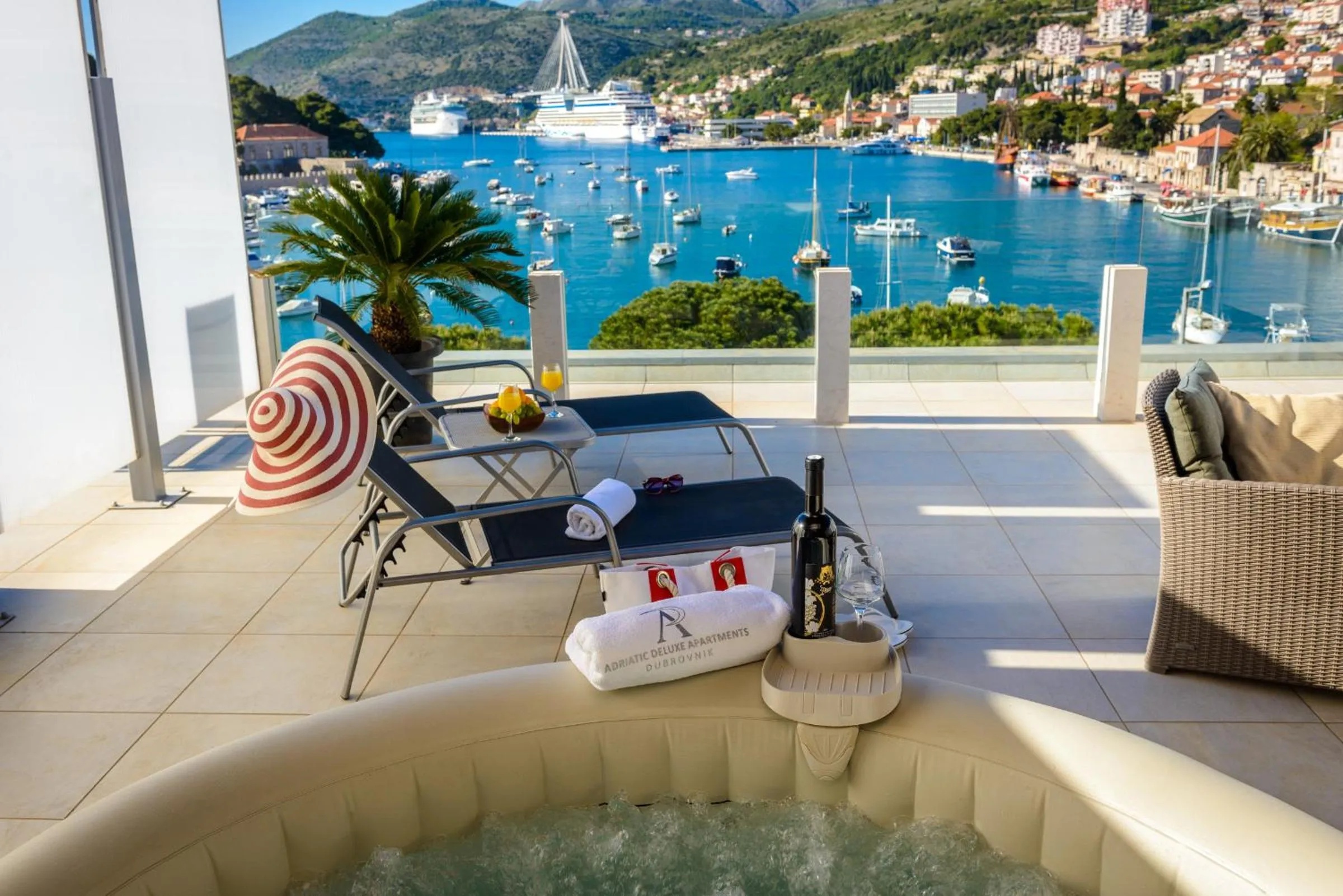 Hot Tub in Adriatic Deluxe Apartments