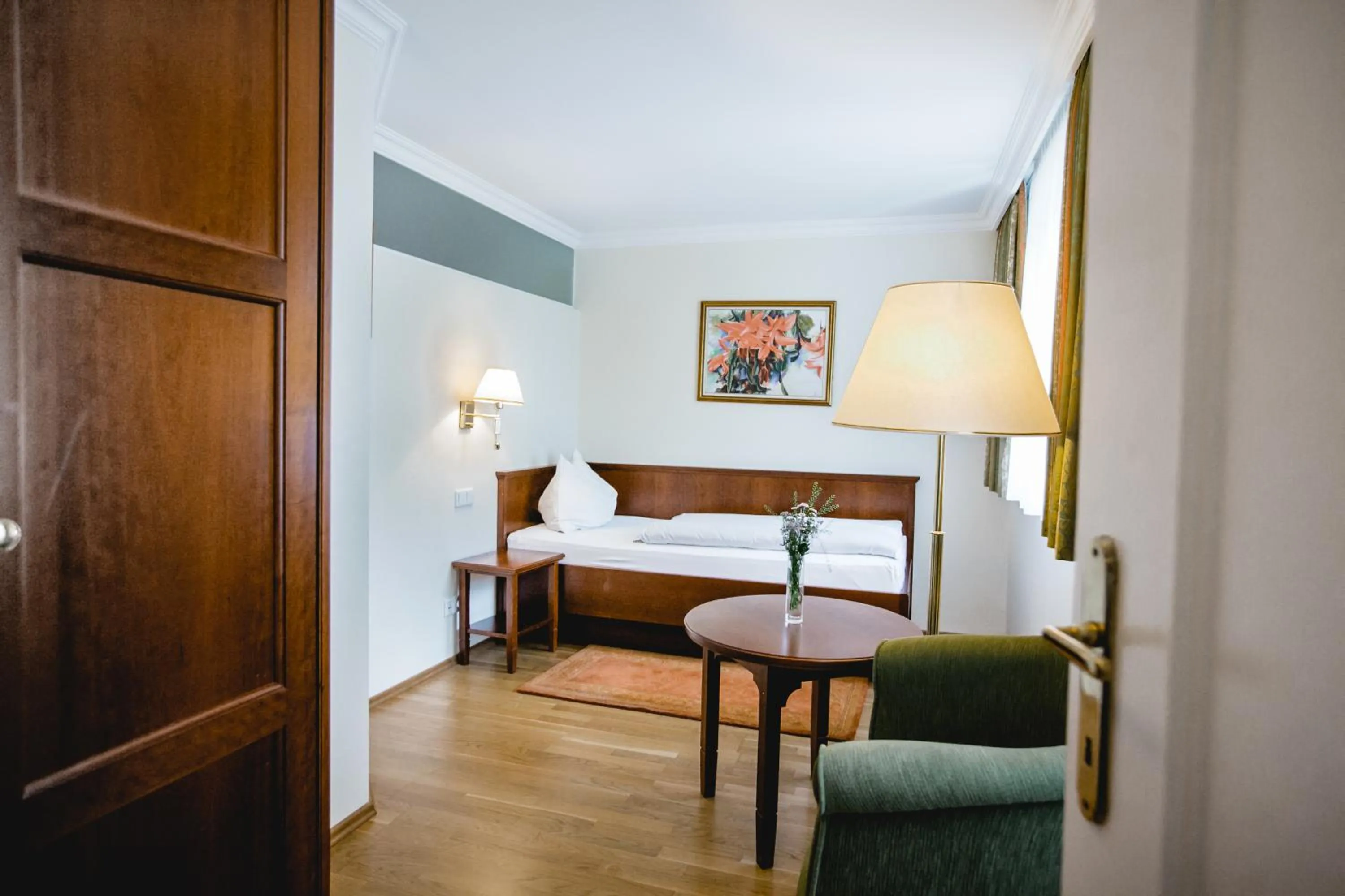 Photo of the whole room, Bed in Seehotel Billroth