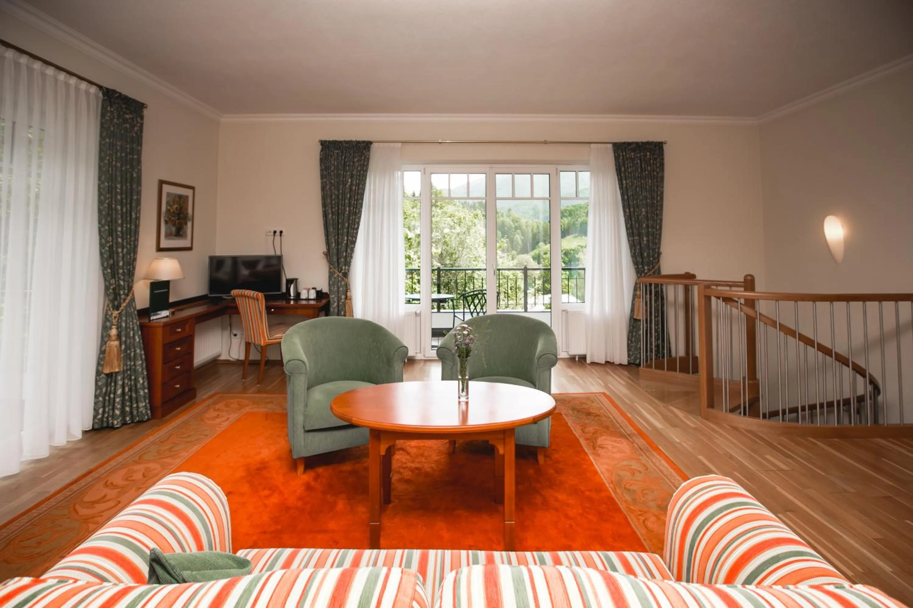 Seating area in Seehotel Billroth