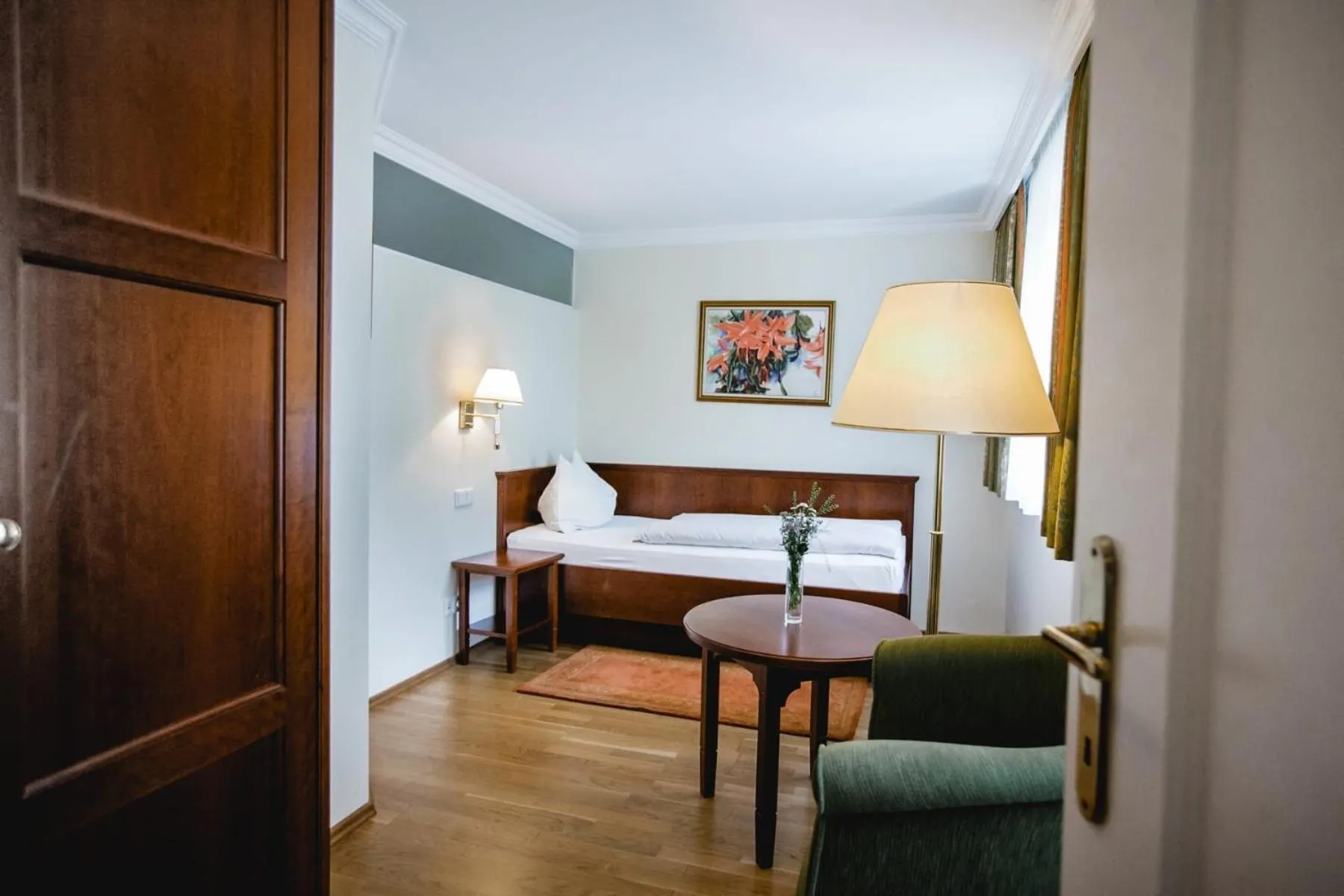 Photo of the whole room, Bed in Seehotel Billroth